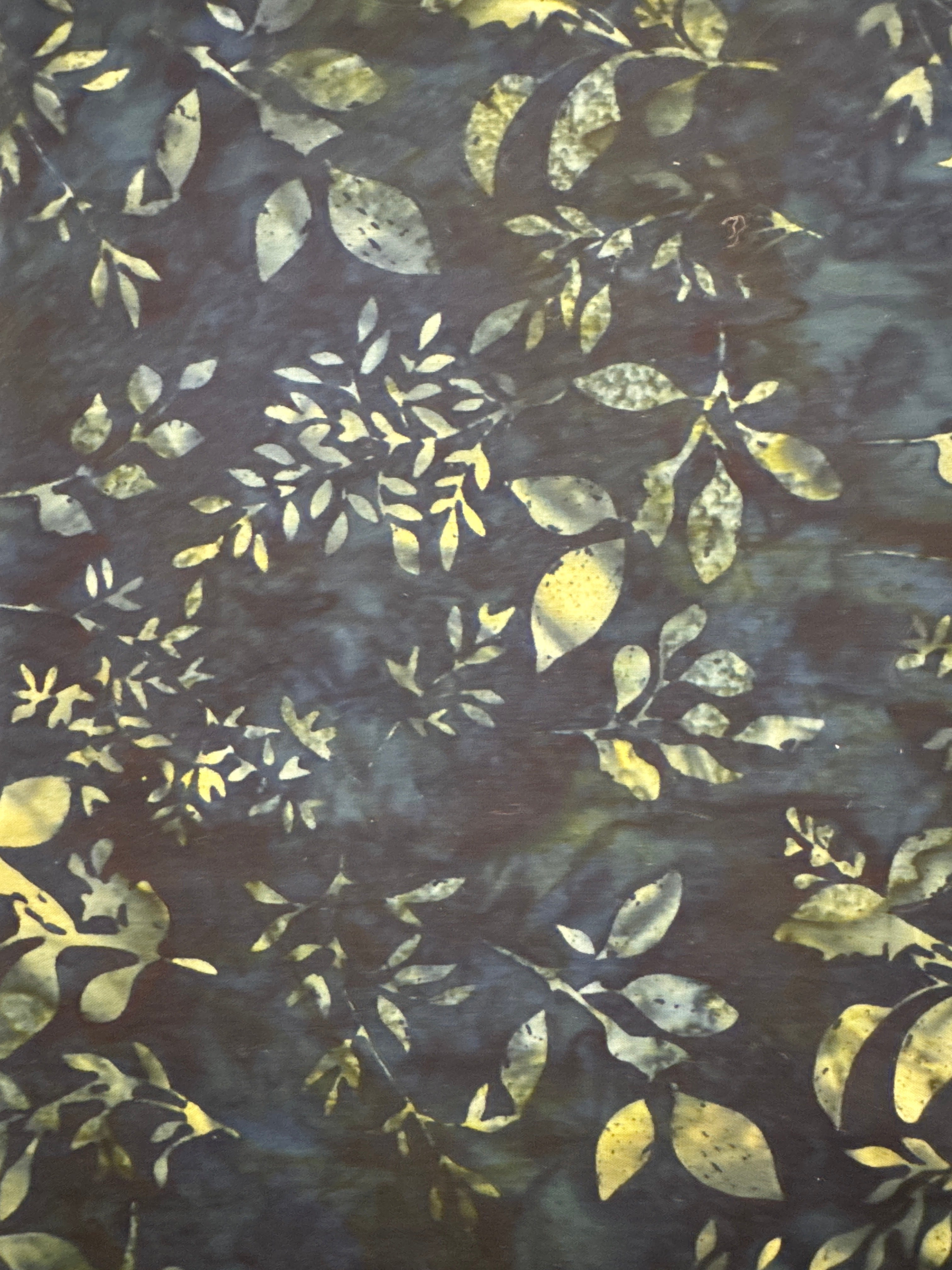 Hoffman Verde Leaves on Black quilting fabric
