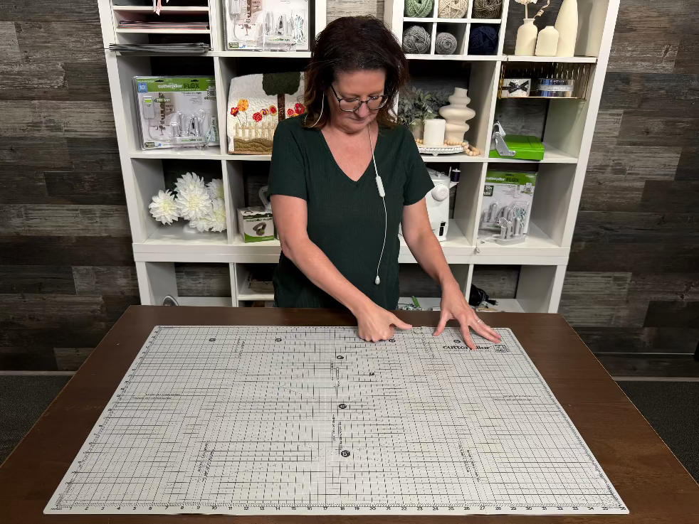 FLIP & FOLD 36 SELF-HEALING CUTTING MAT