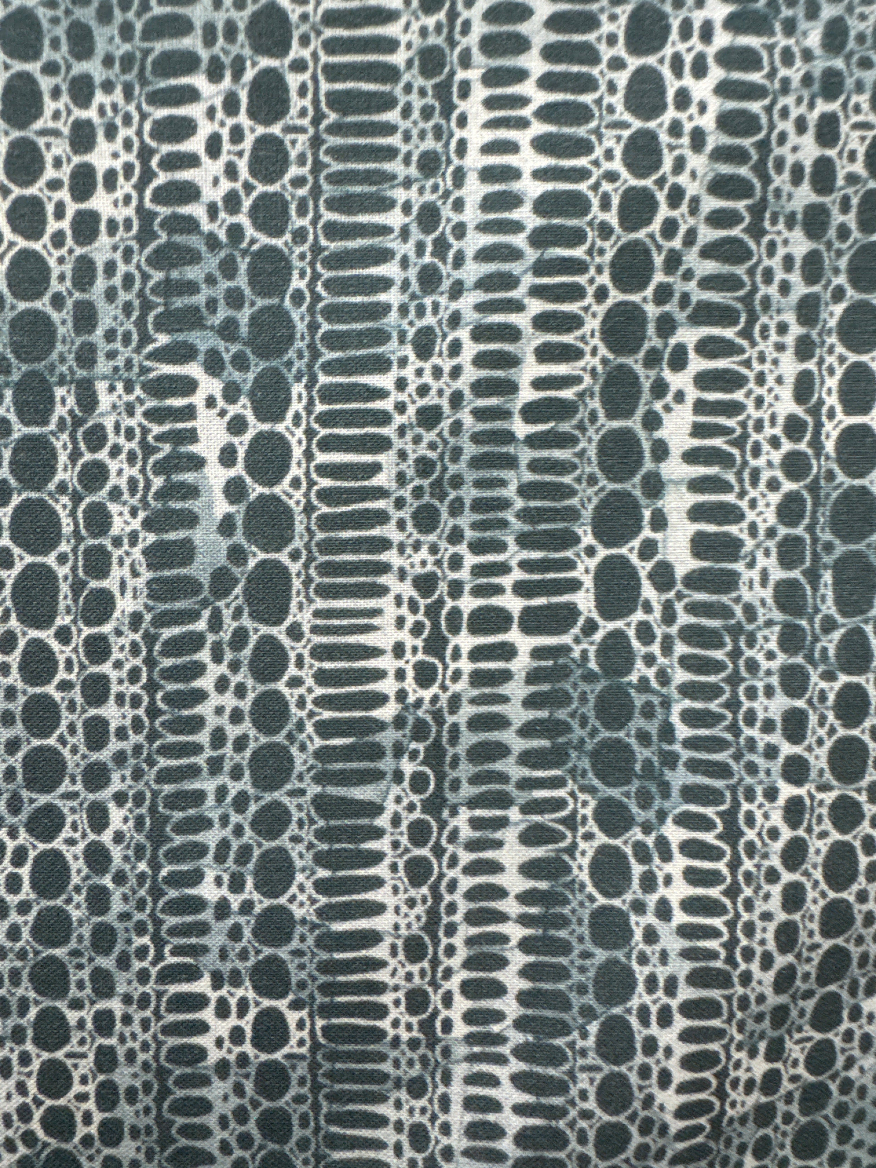 Shell Rummel Large Pebble Silver Blue blender quilting fabric by Free Spirit