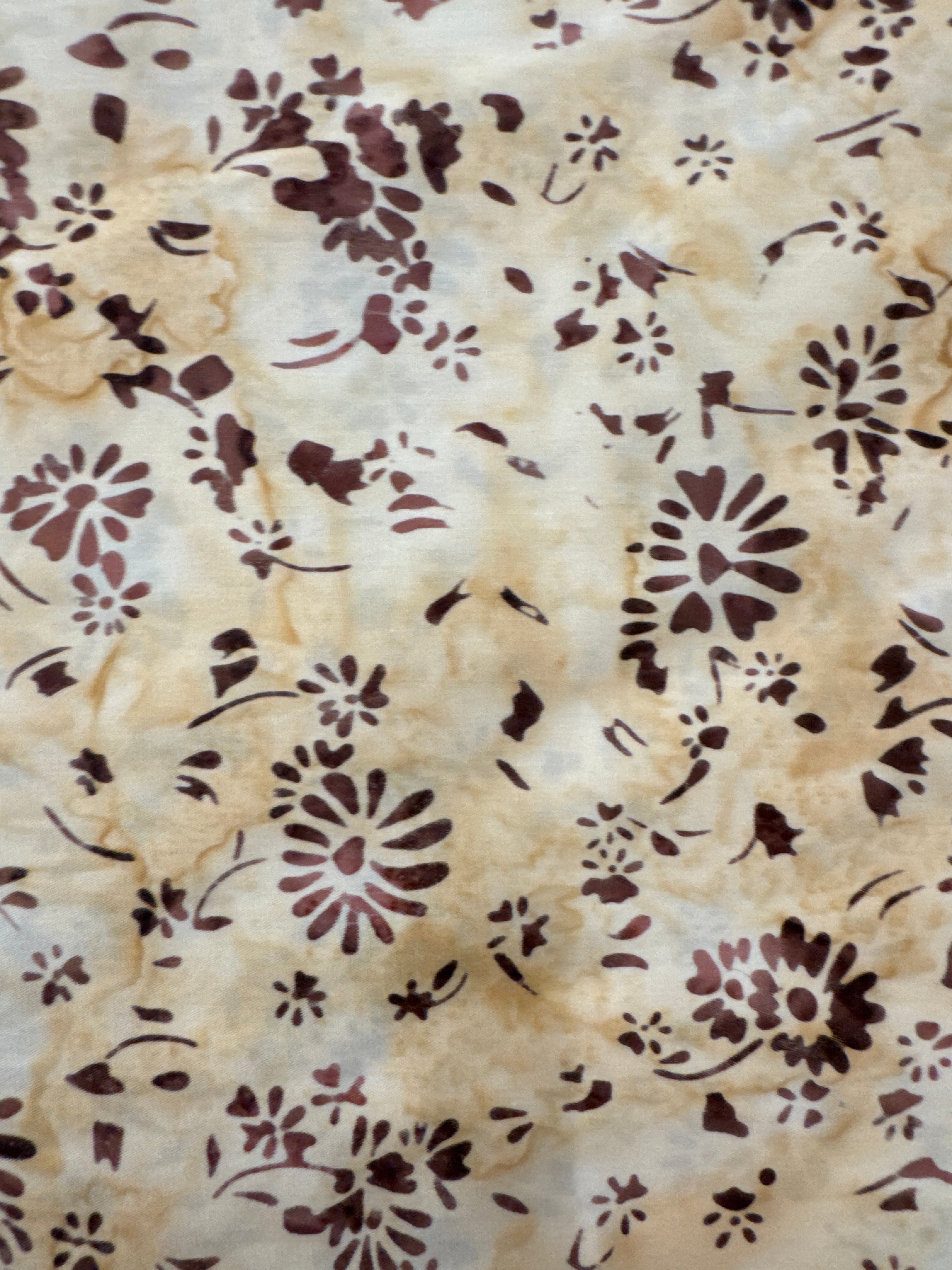 Pebbles and Daisies Creme floral quilting fabric by Blank Quilting