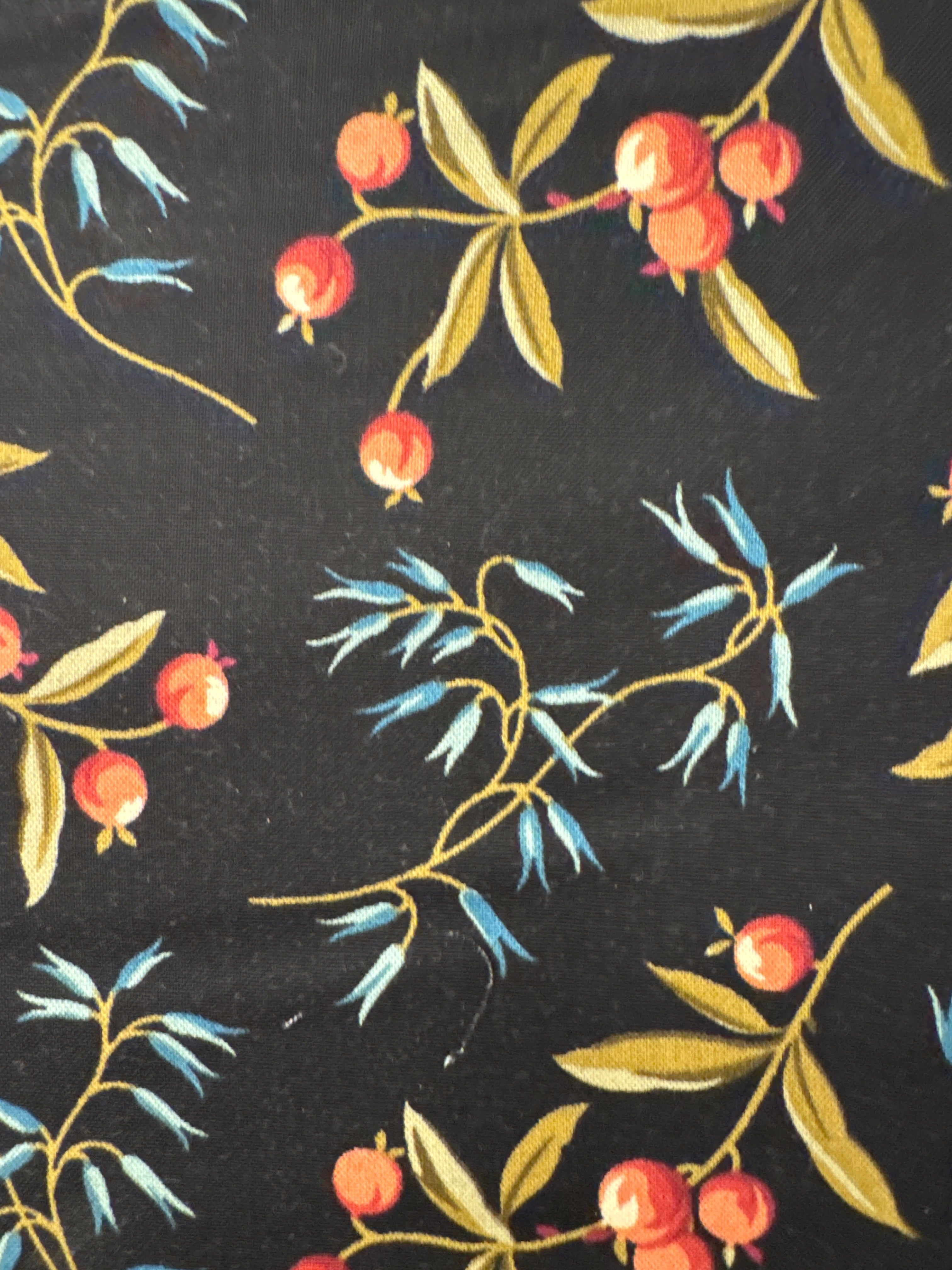 Andover Dahlia sprigs black