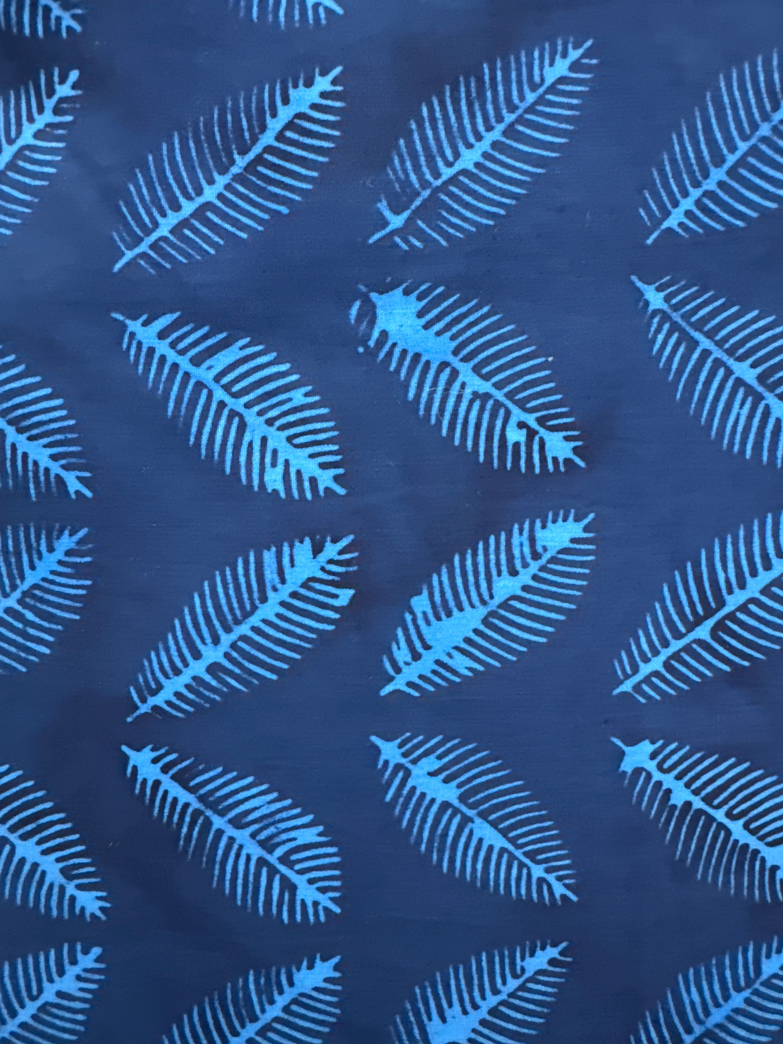 Andover Leaf ZigZag Blue quilting fabric