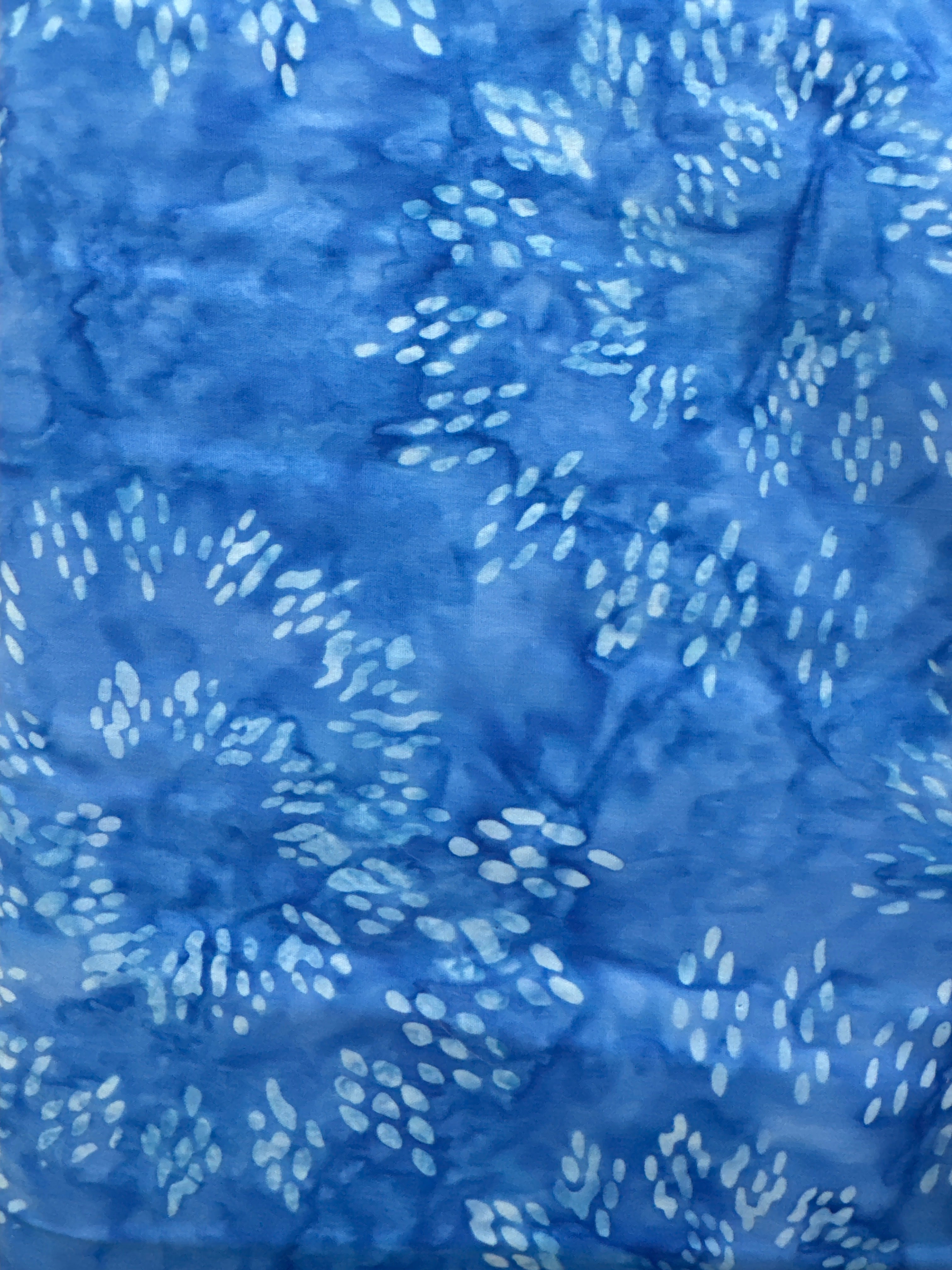 Timeless Treasures Dots Swirl Blue quilting fabric