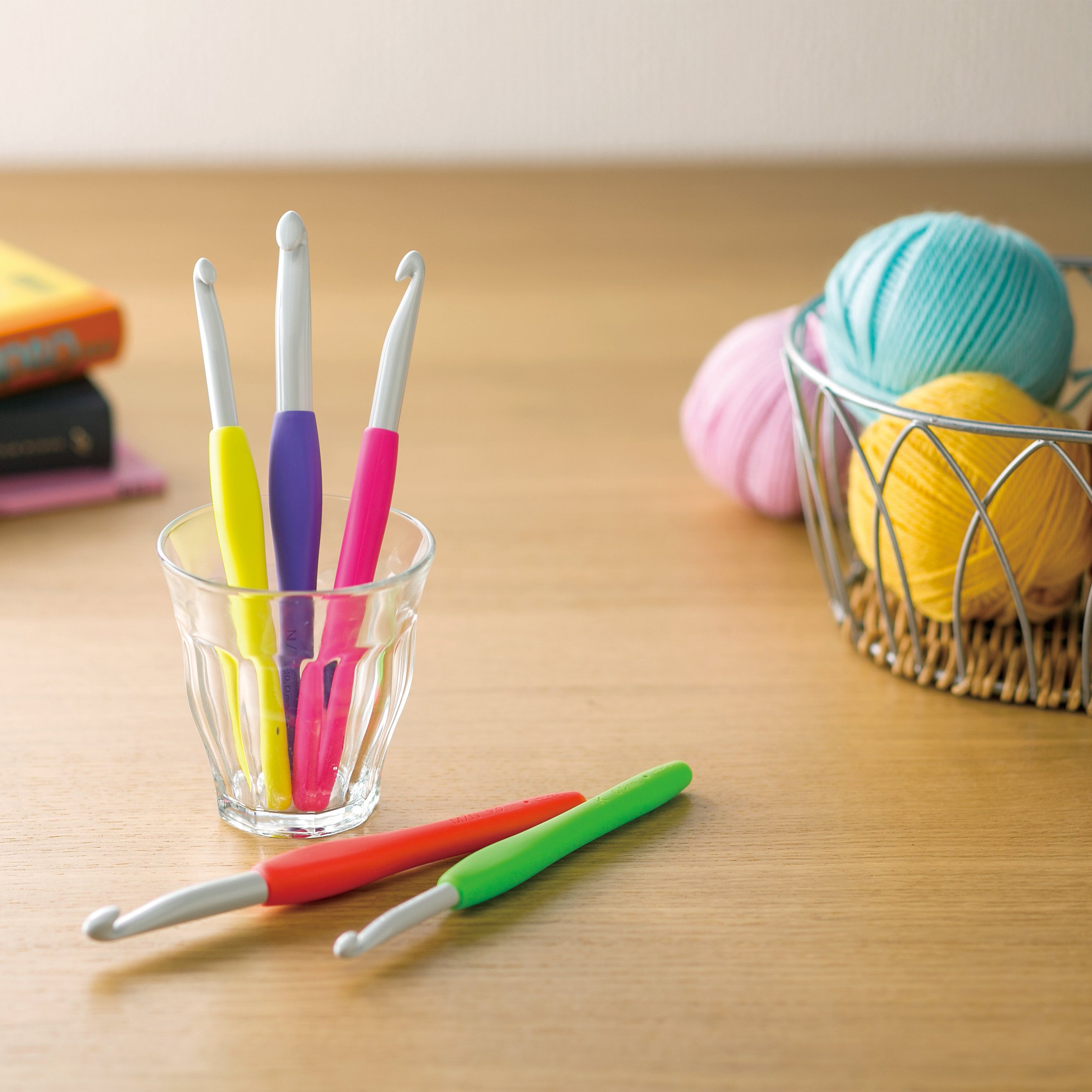 Amour Crochet Hook M/N (9.0 mm)