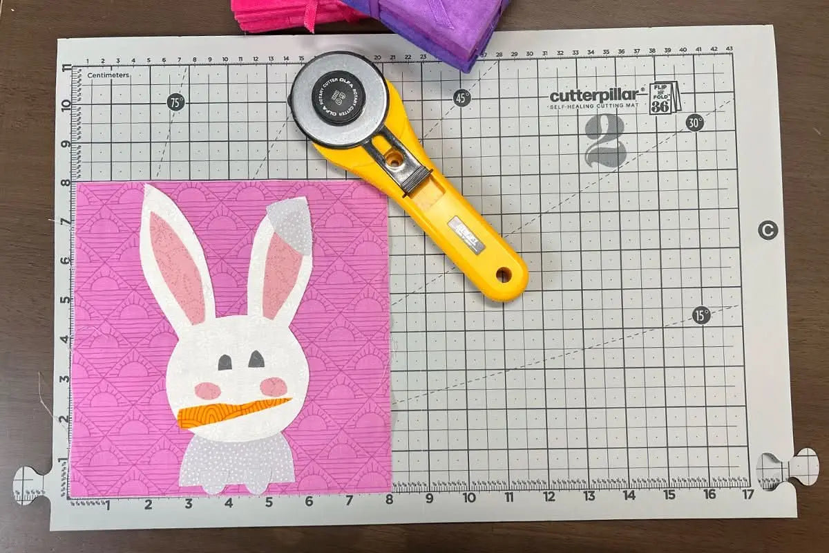 FLIP & FOLD 36 SELF-HEALING CUTTING MAT CutterPillar