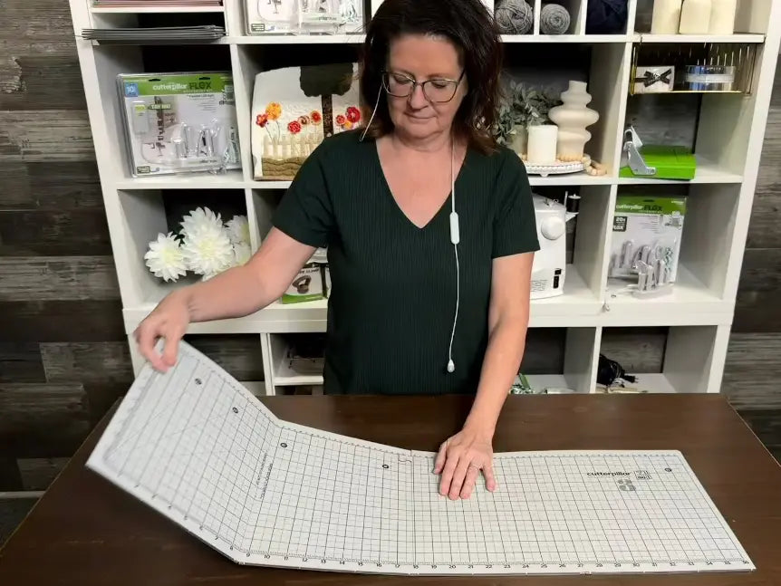 FLIP & FOLD 36 SELF-HEALING CUTTING MAT CutterPillar