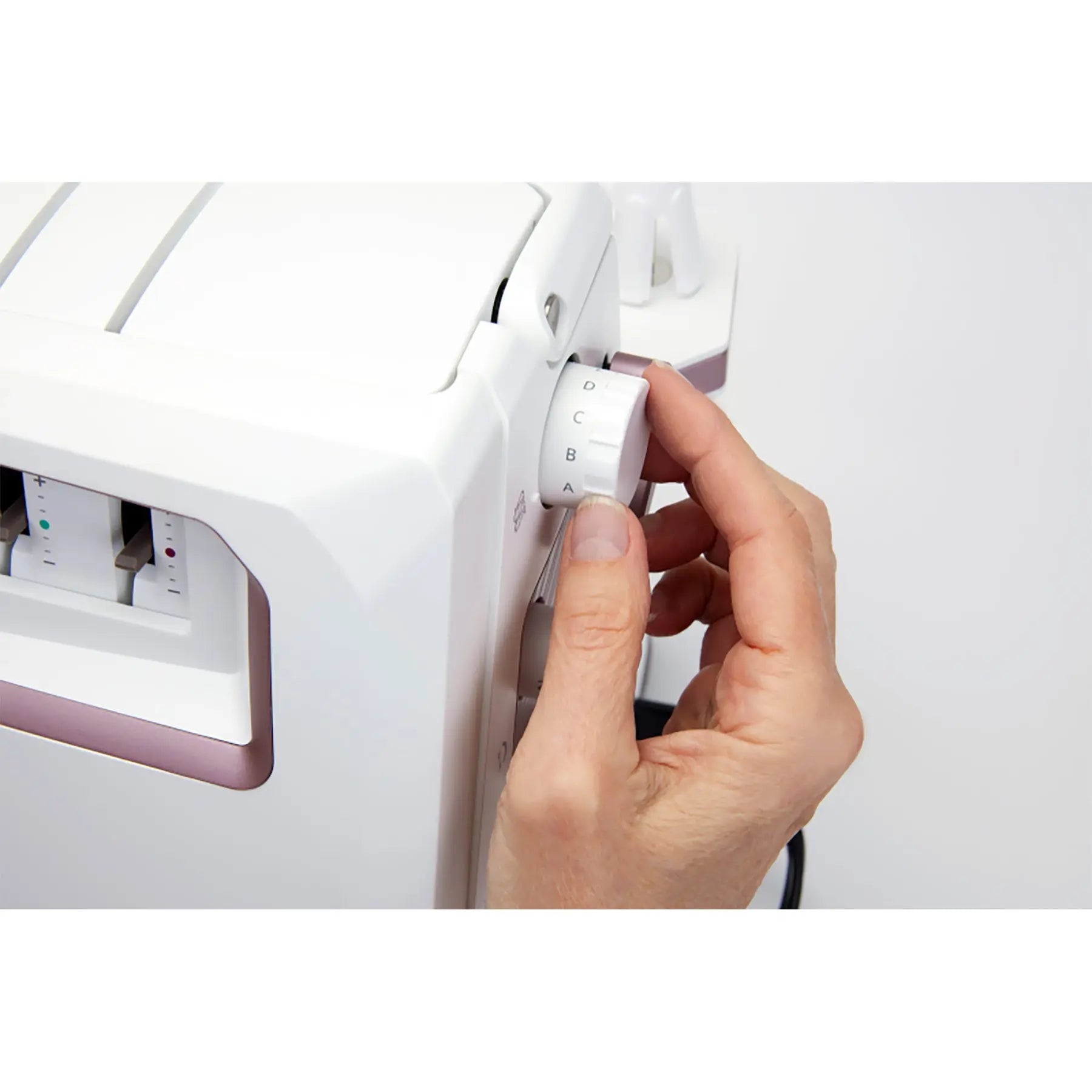 HUSQVARNA® VIKING® AMBER™ Air S | 500 Coverlock Machine Singer