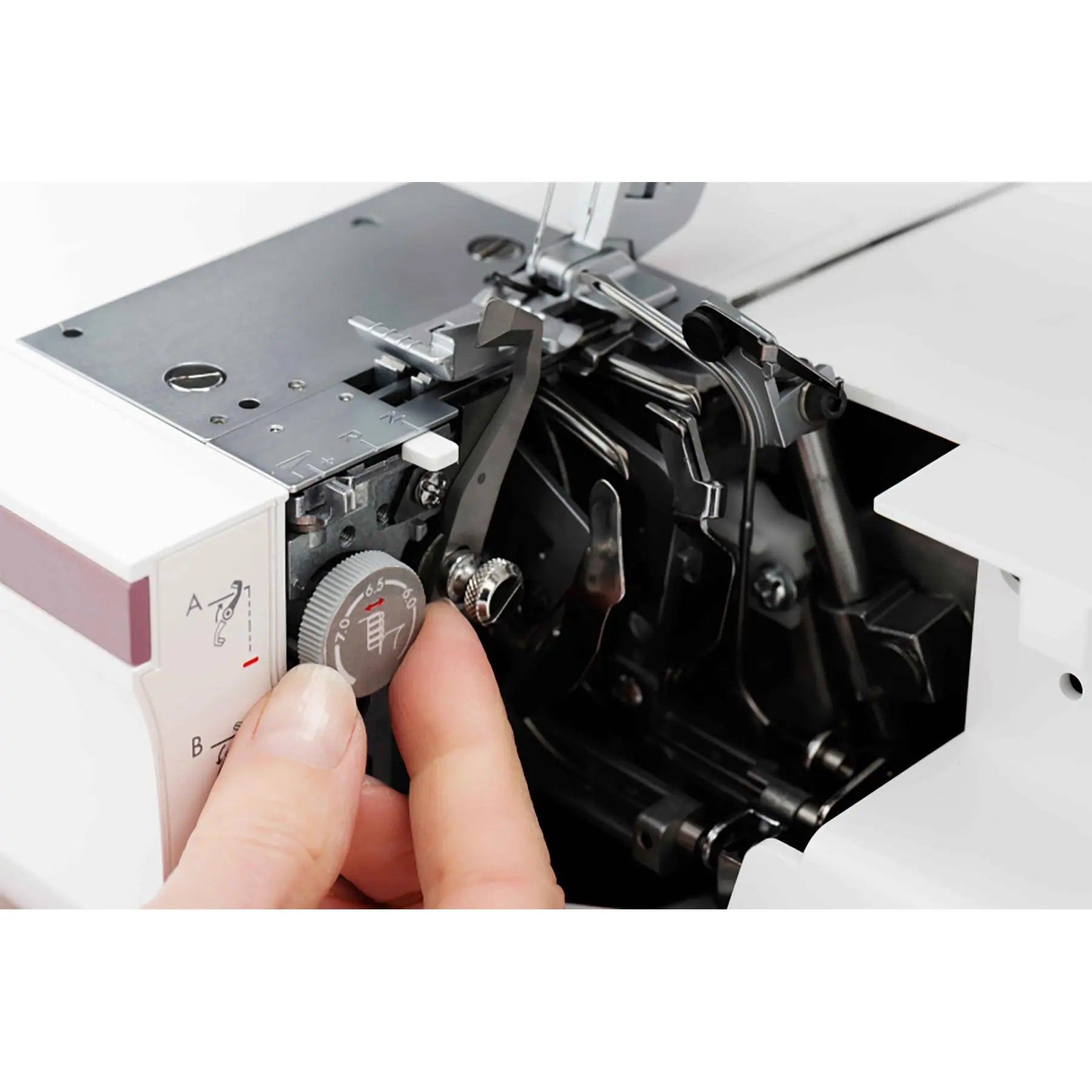 HUSQVARNA® VIKING® AMBER™ Air S | 500 Coverlock Machine Singer