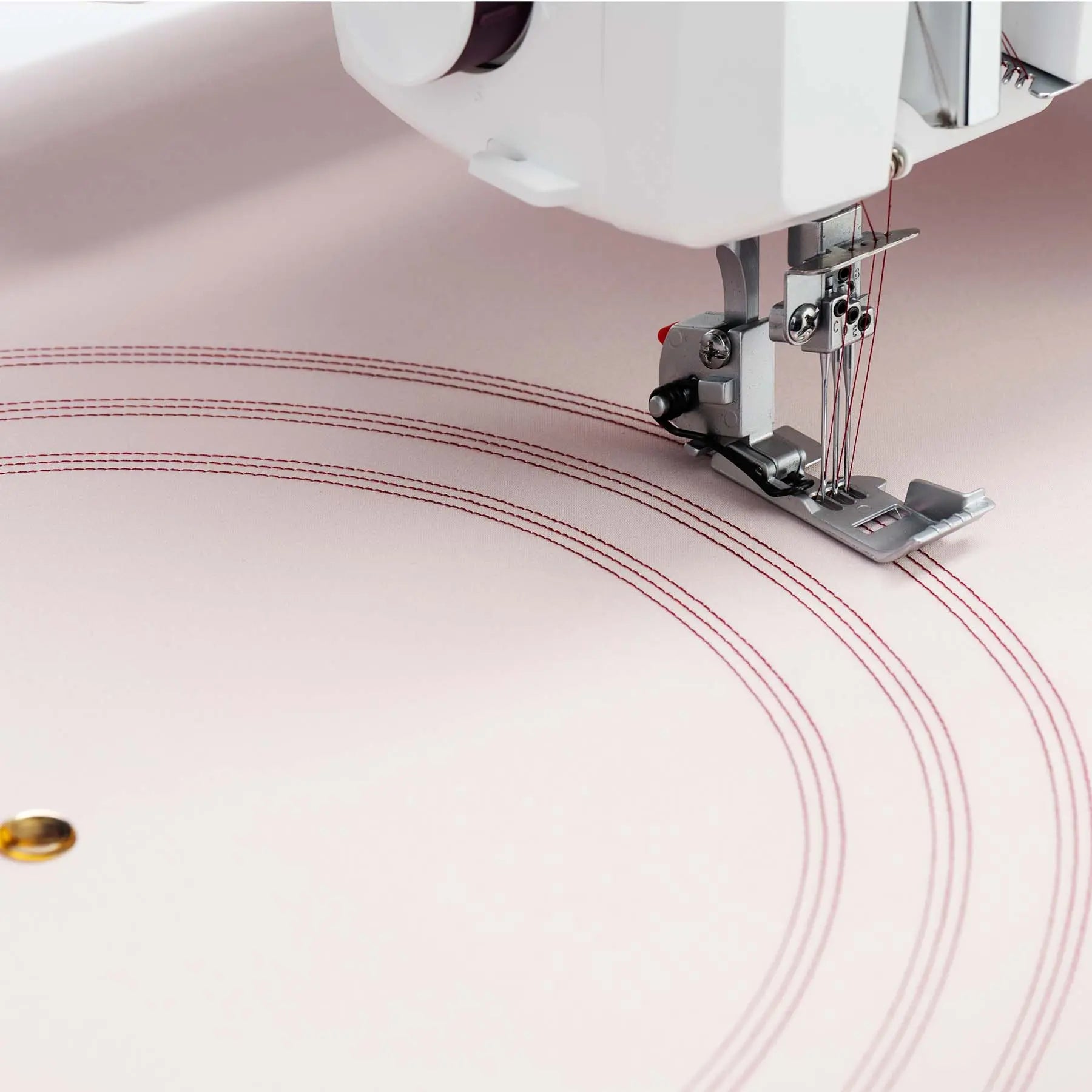 HUSQVARNA® VIKING® AMBER™ Air S | 600 Coverlock Machine Singer