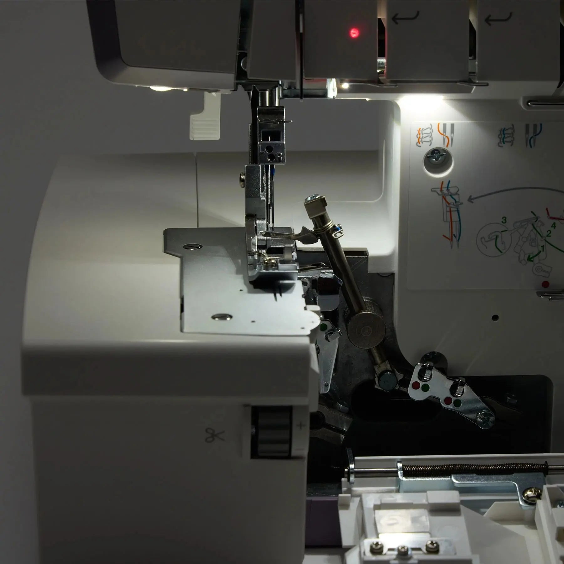 HUSQVARNA® VIKING® AMBER™ S | 300 Overlock Machine Singer