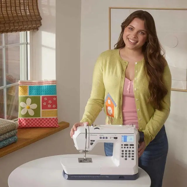 HUSQVARNA® VIKING® ONYX™ 30 Sewing Machine Singer