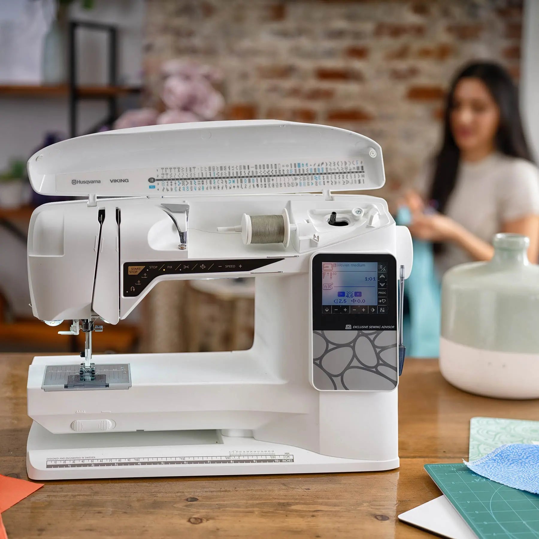 HUSQVARNA® VIKING® OPAL™ 690Q Sewing Machine Singer