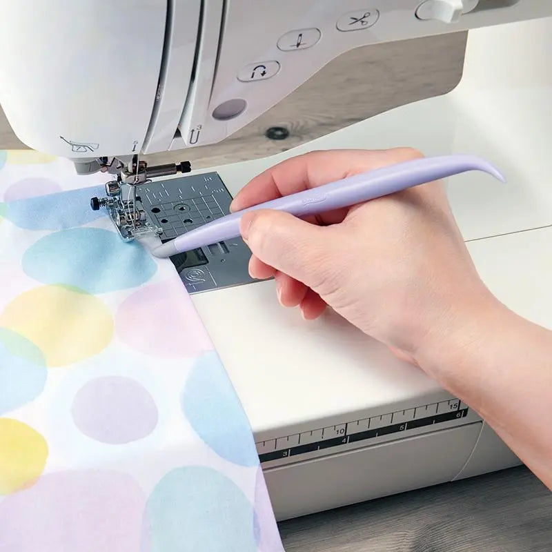 Hold It Precision Stiletto by Clover Needlecraft - Linda's Electric Quilters