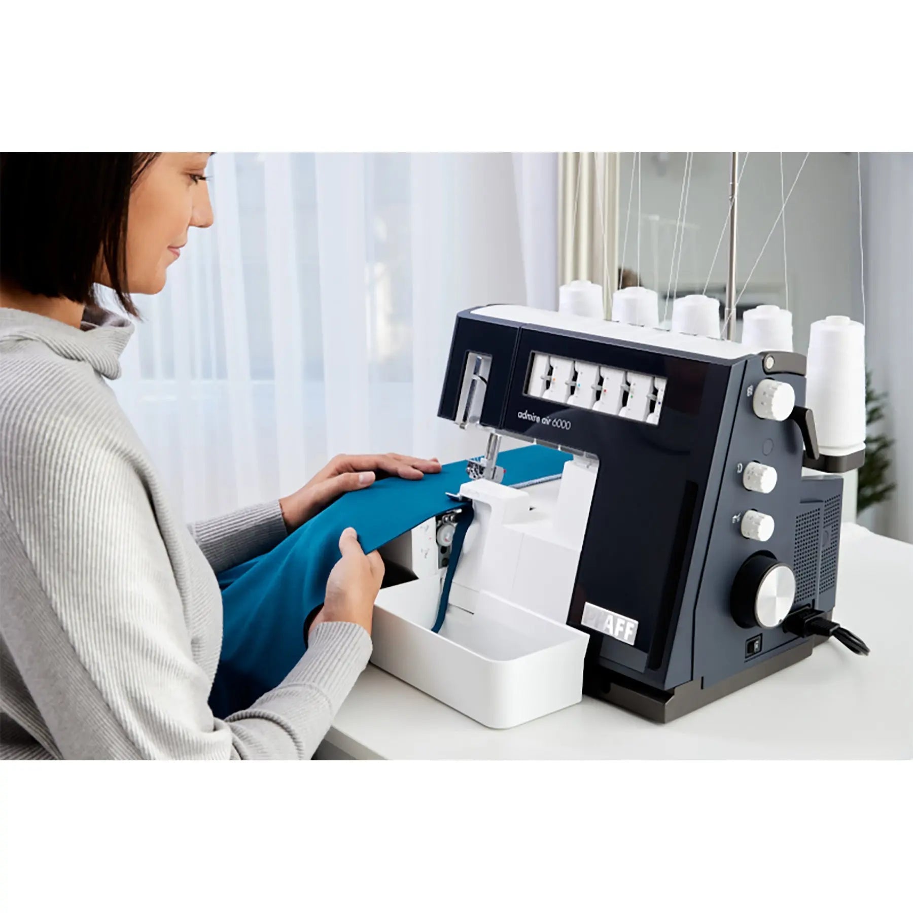 PFAFF® admire™ air 6000 Black Coverlock Machine Singer