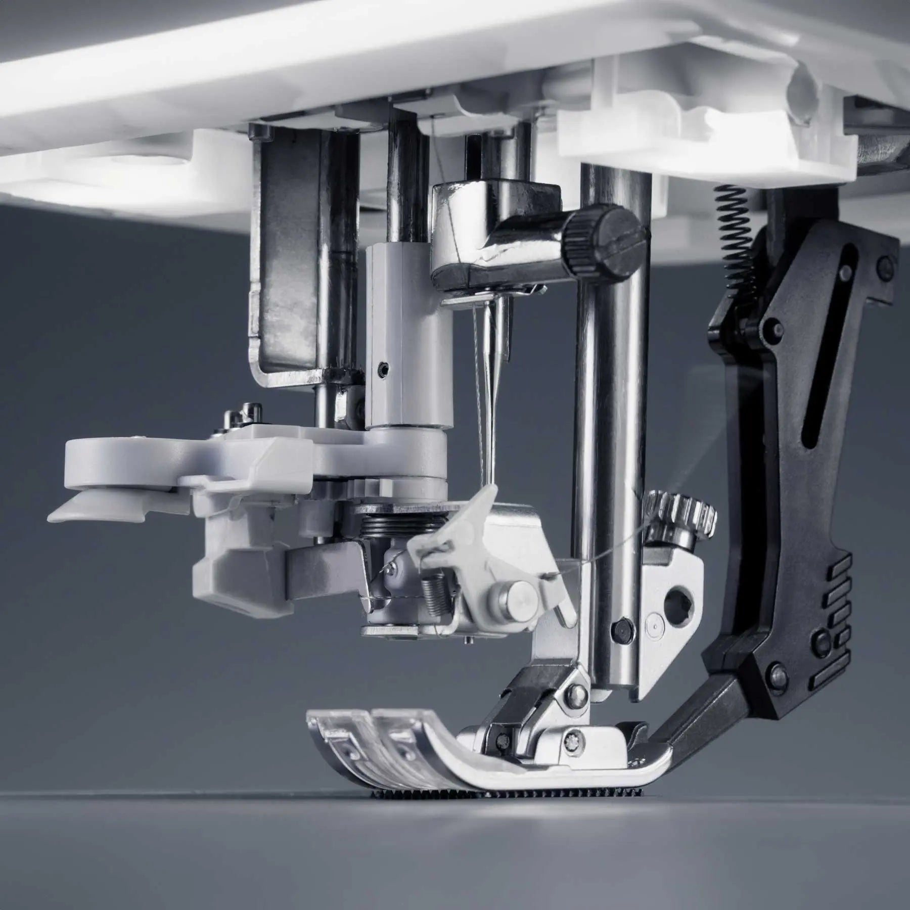 PFAFF® expression™ 715 Sewing Machine Singer