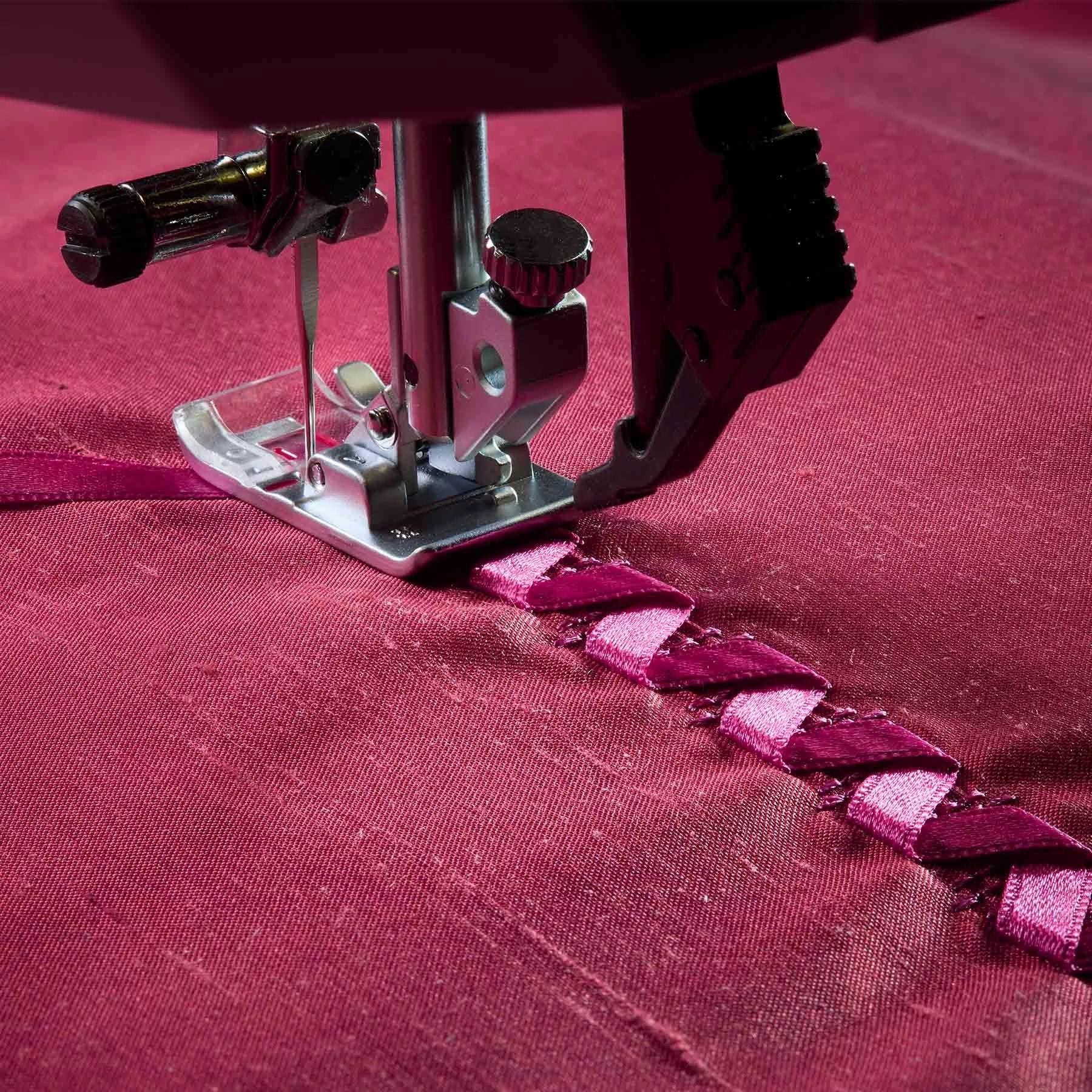 PFAFF® quilt expression™ 725 Sewing Machine Singer