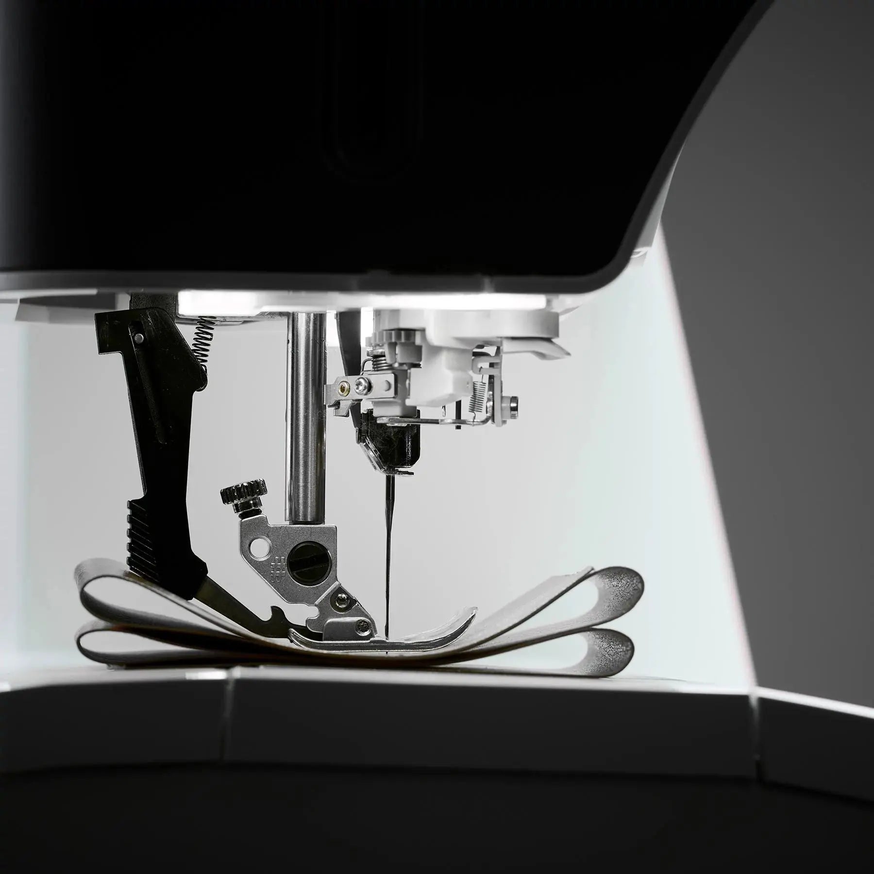 PFAFF® quilt expression™ 725 Sewing Machine Singer