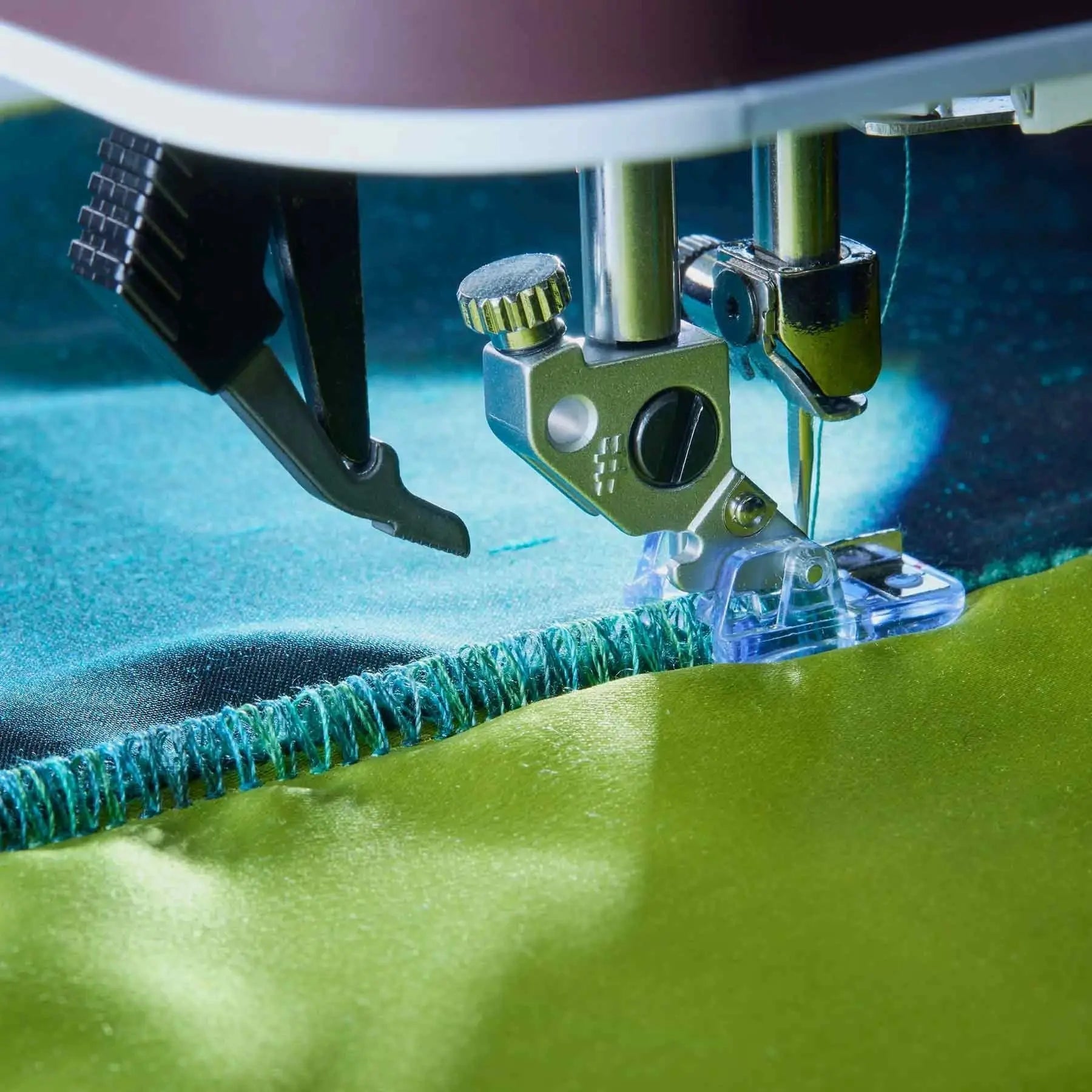 PFAFF® quilt expression™ 725 Sewing Machine Singer
