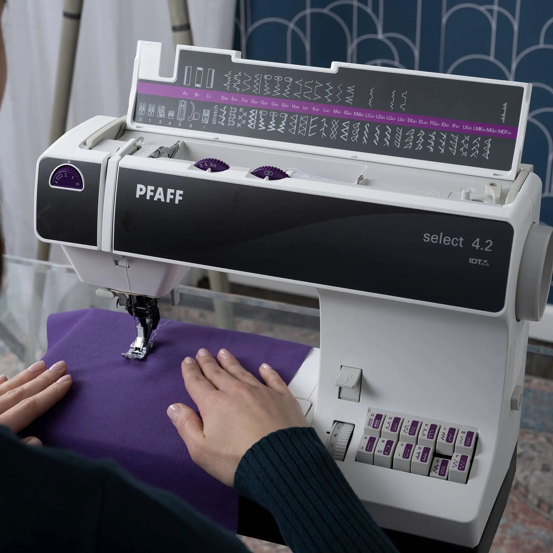 PFAFF® select™ 4.2 Sewing Machine Singer