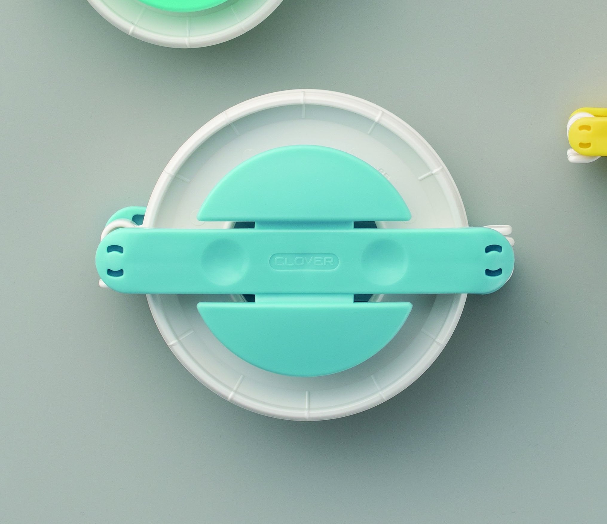 Pom-Pom Maker Set