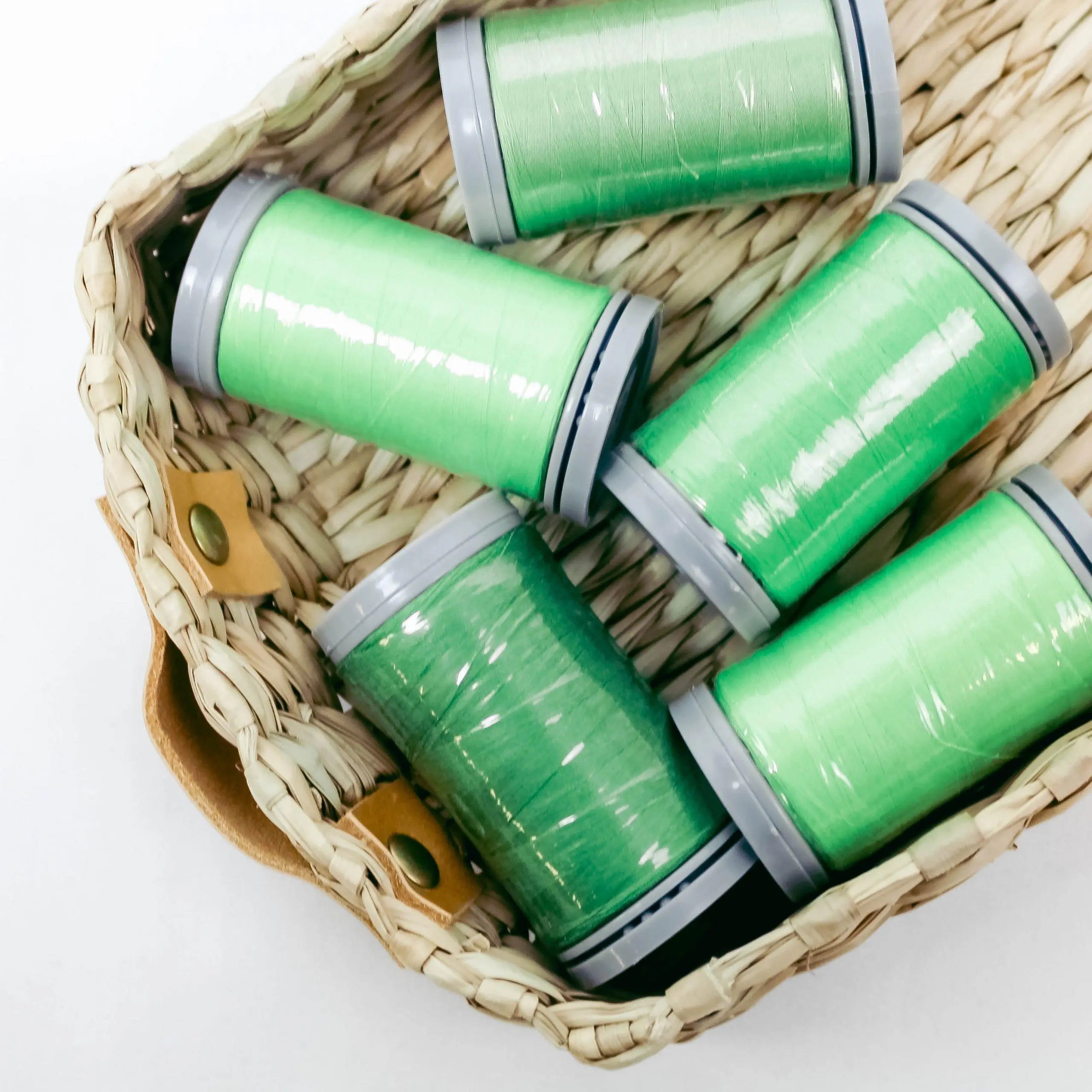 Quilters Select Thread - Tube of 5 colors 400M - LIMON GRASSHOPPER SPRING GRASS CHARTREUSE TURTLE GREEN - Linda's Electric Quilters