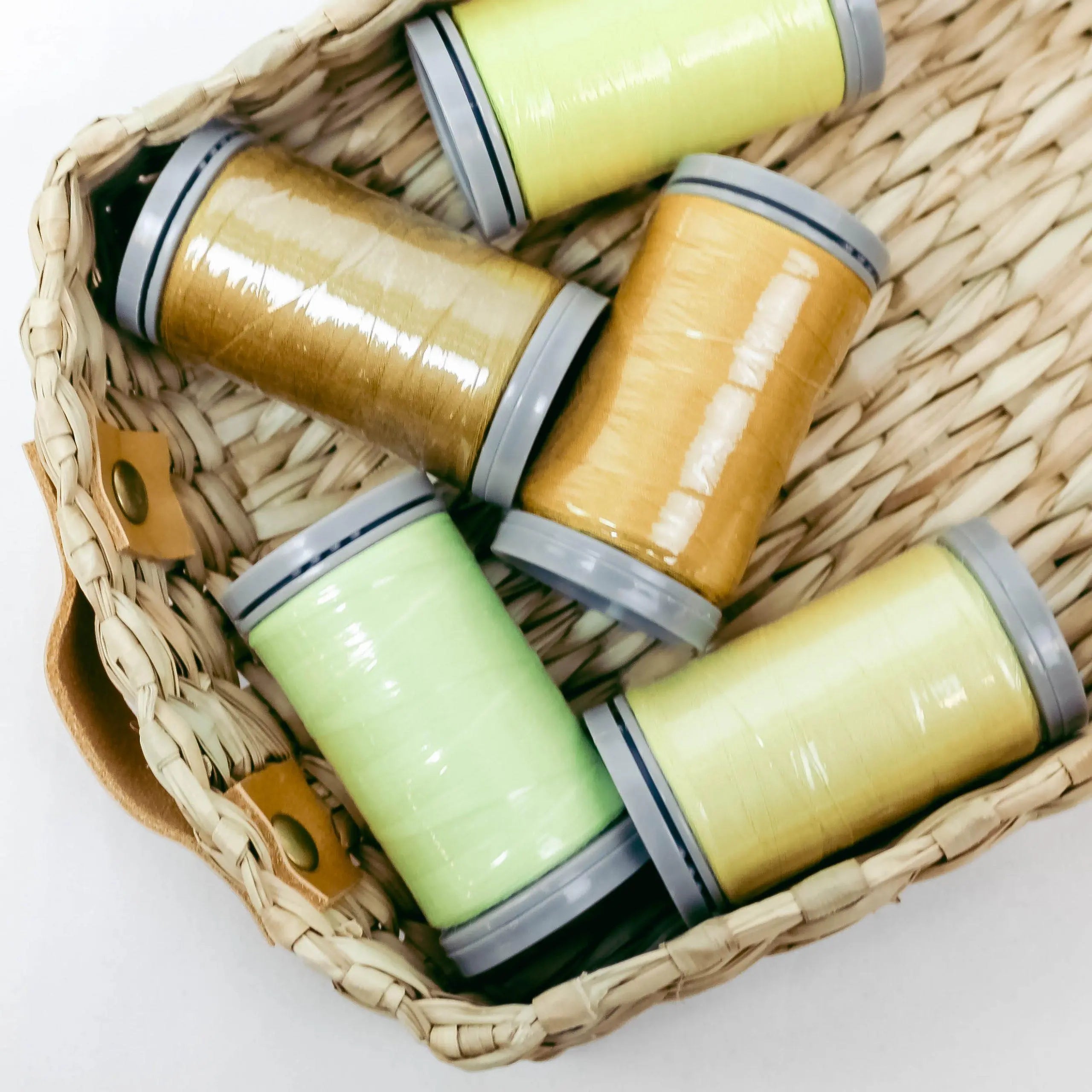 Quilters Select Thread - Tube of 5 colors 400M - HONEYSUCKLE BANANA PUDDING LEMONDROP TOPAZ POPPYSEED - Linda's Electric Quilters