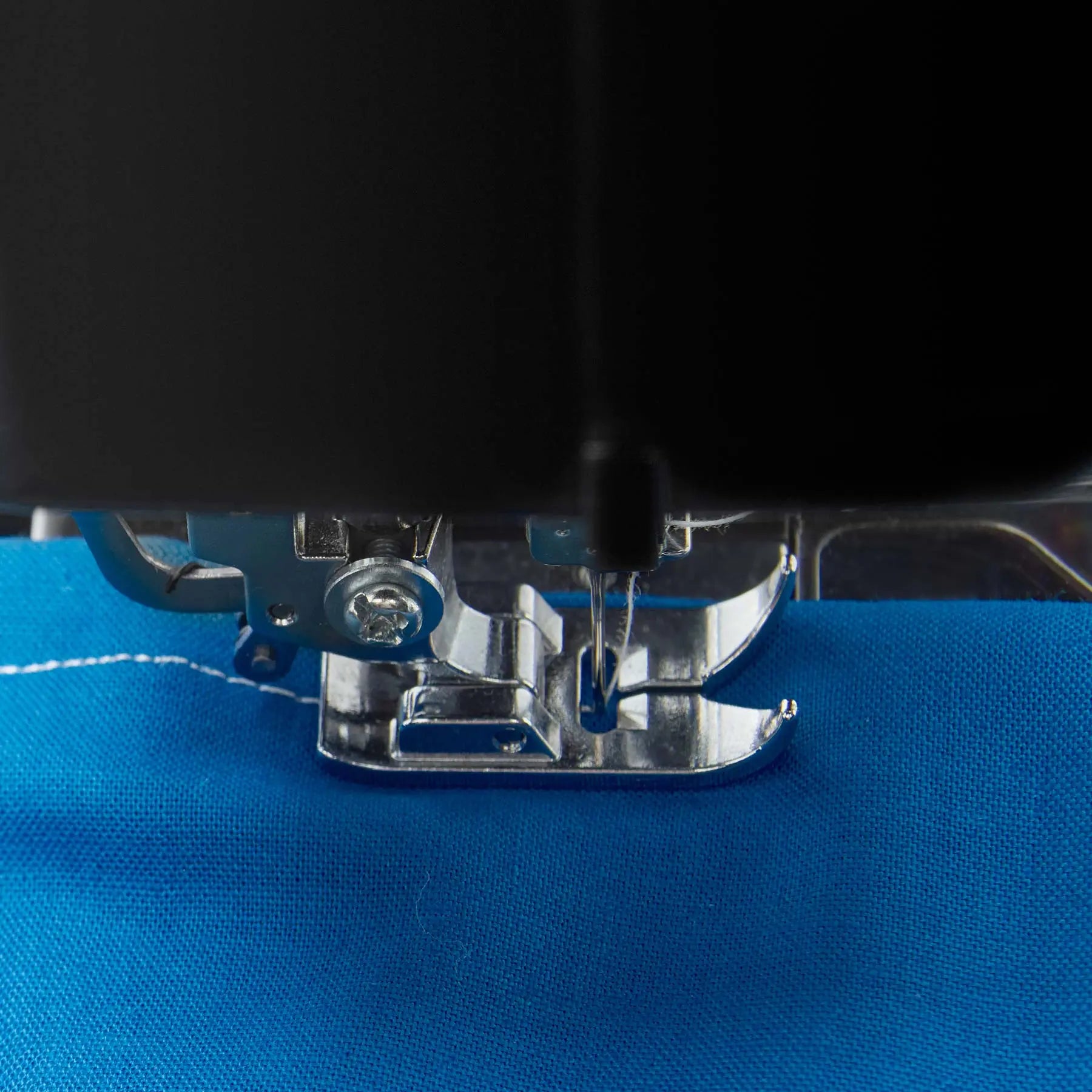 SINGER® M1000 Black Mending Machine Singer