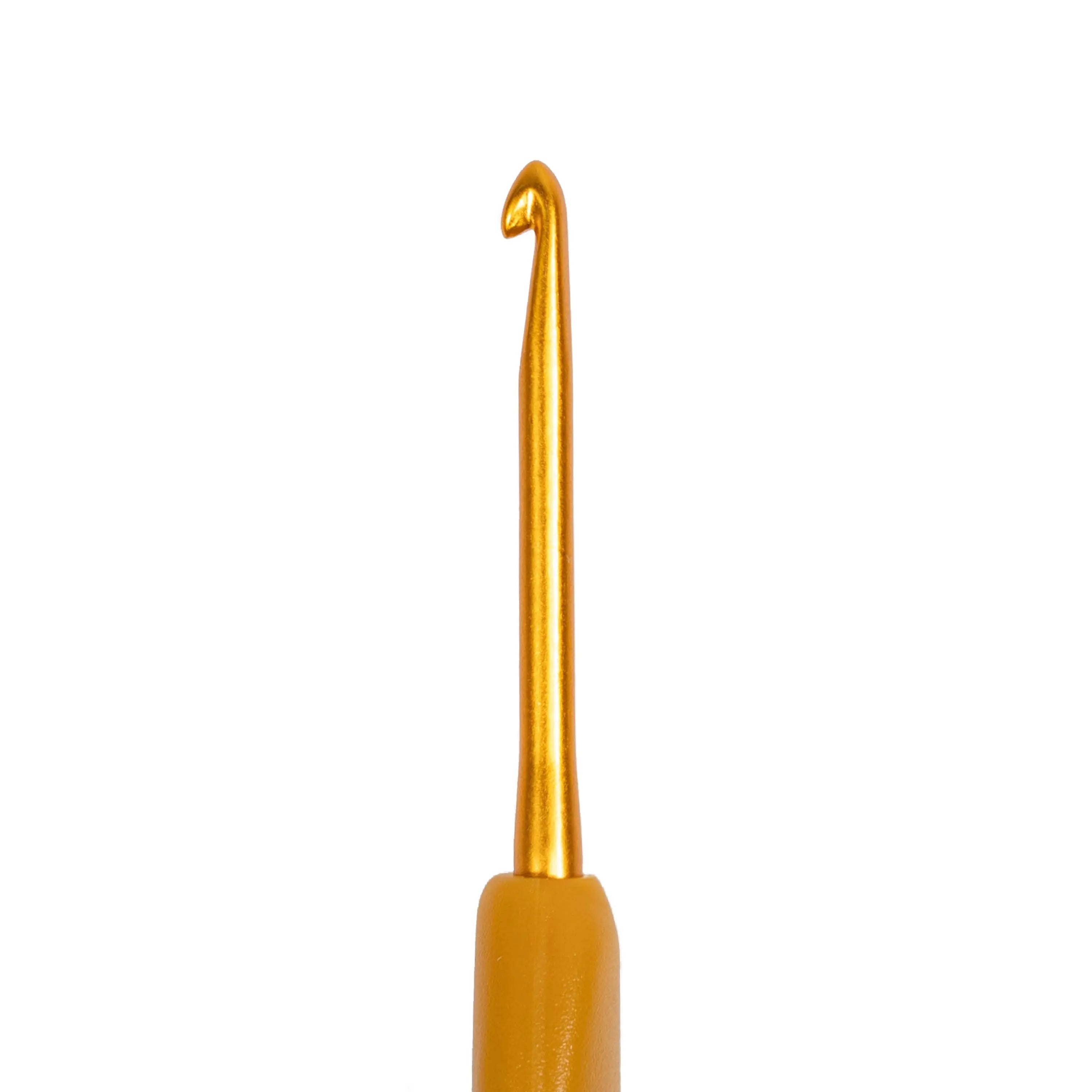 Soft Touch Crochet Hook C (2.75mm) Clover Needlecraft, Inc.