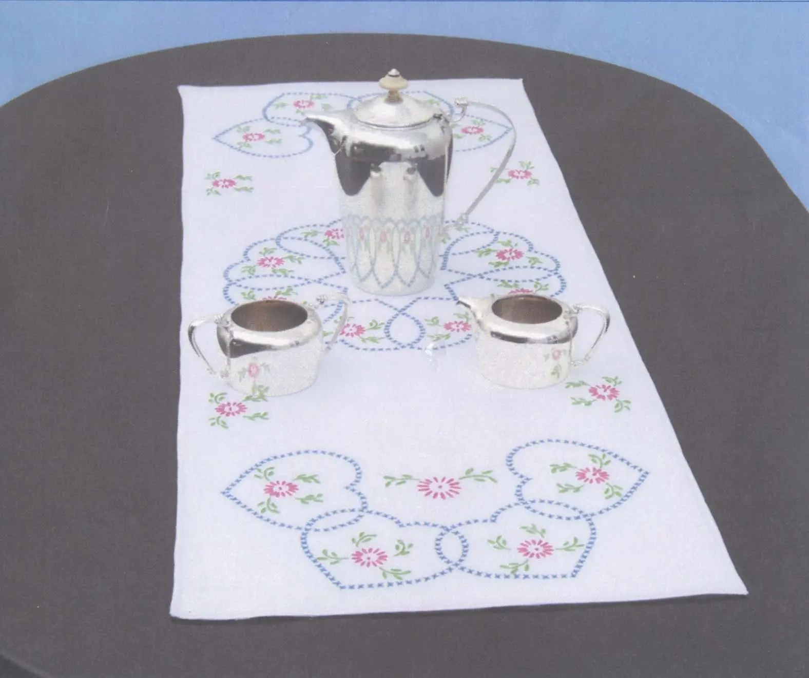 Starburst of Hearts Table Runner / Scarf - Linda's Electric Quilters