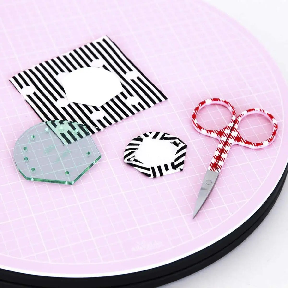 Sue Daley Designs Rotating Cutting Mat 16" - Linda's Electric Quilters