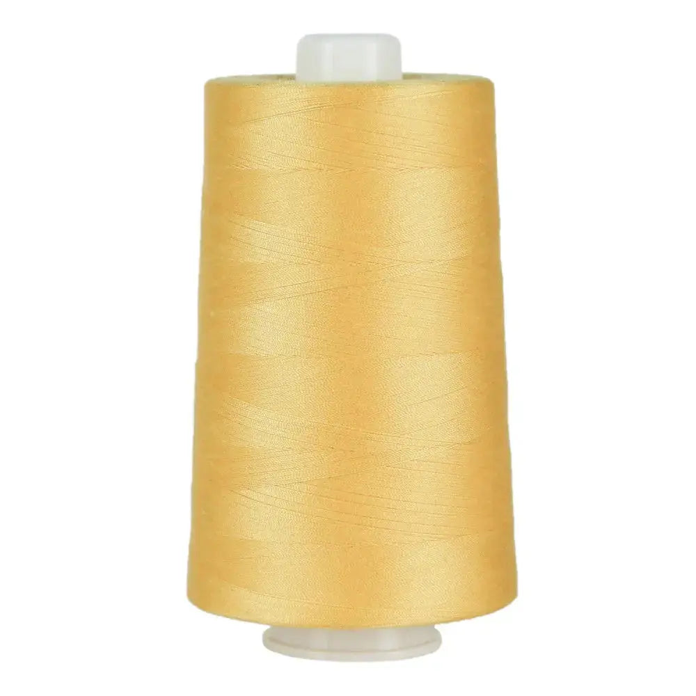 Banana OMNI 40wt: A Soft Yellow That Warms Up Longarm Quilting