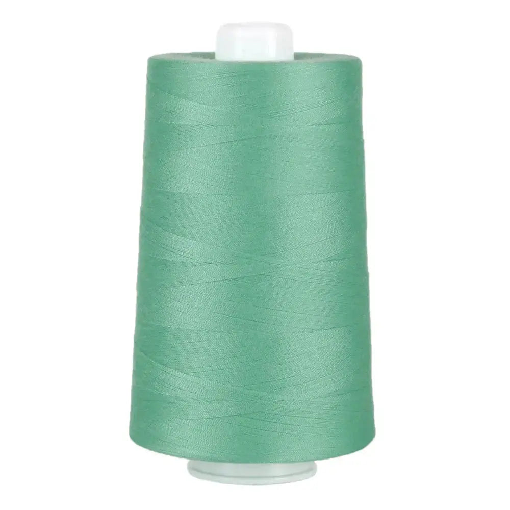 Wintergreen OMNI 40wt: A Soft Mint Polyester for High-Speed Longarm Quilting