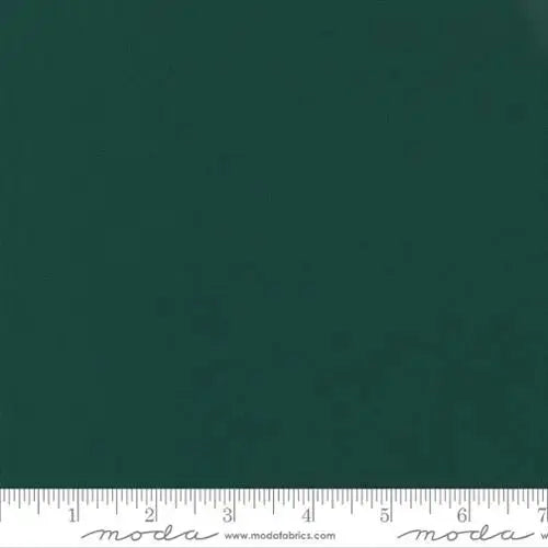What Is Christmas Green Bella Solids Fabric? How to Use This Moda Cotton in Holiday Quilts