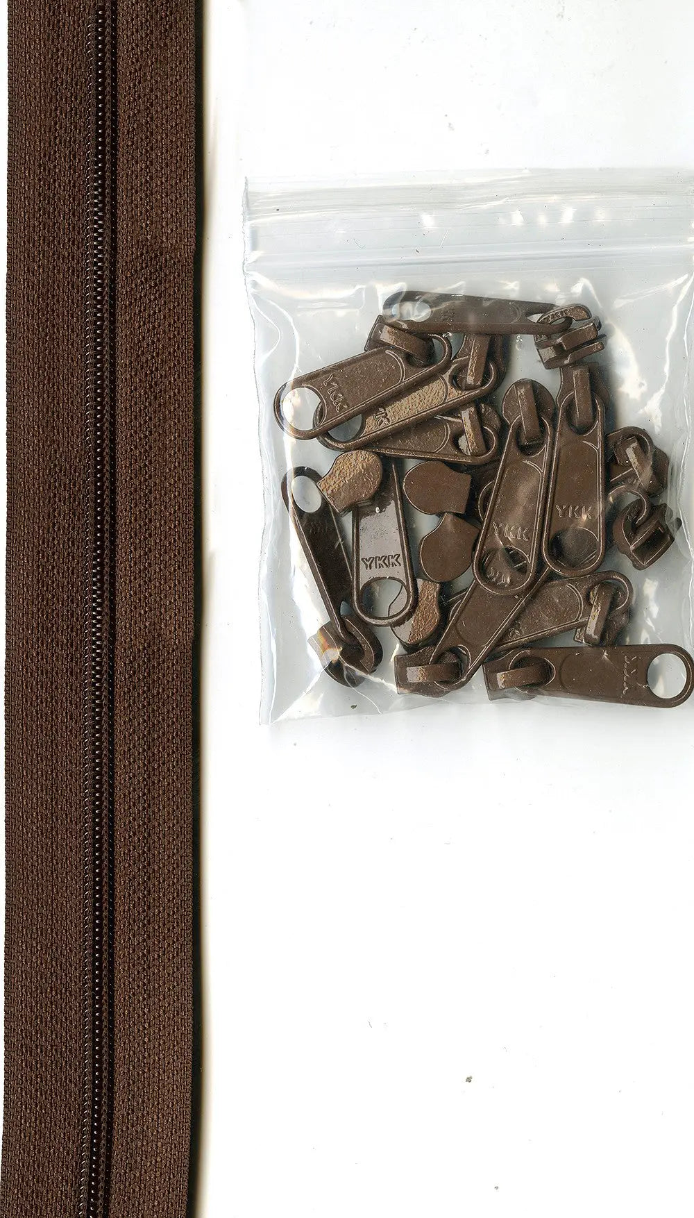 4 yards of 16mm #4.5 zipper chain and 16 Extra-Large Coordinated Pulls Seal Brow - Linda's Electric Quilters