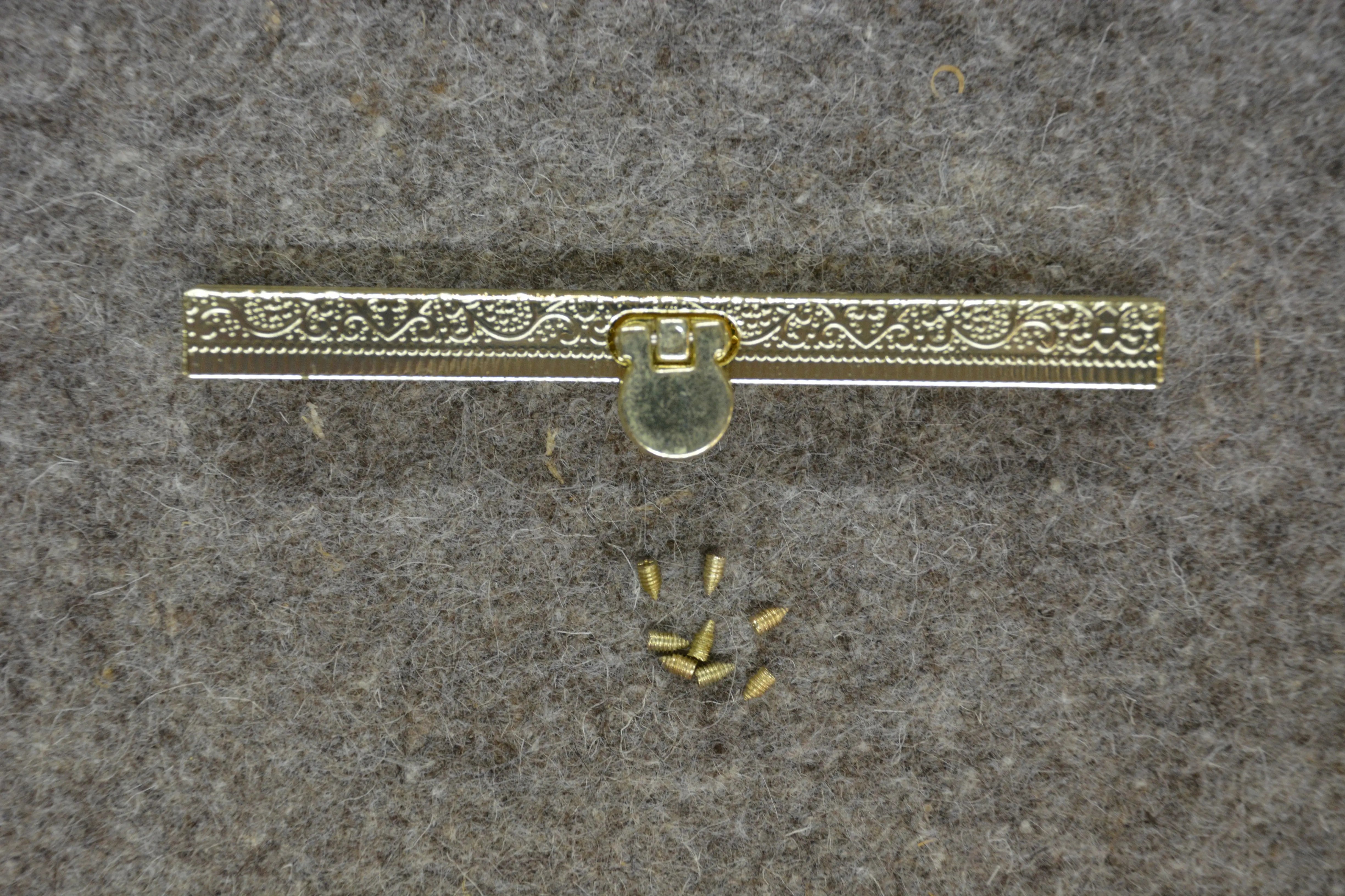 4.5in Embossed Yellow Gold Wallet Clasp