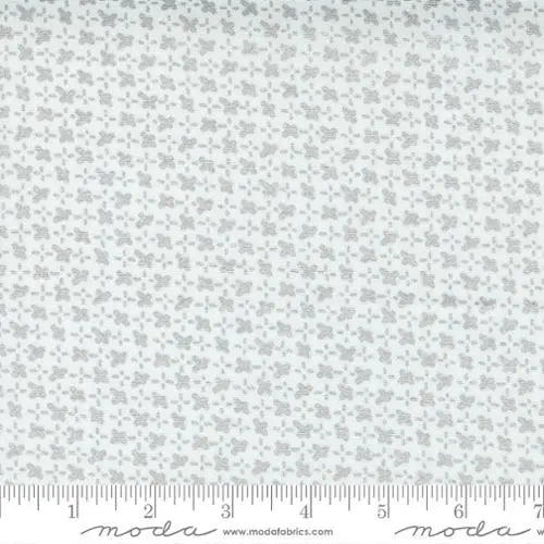 Grey Stitch Whispers Metallic White Silver 44"/45" Fabric Per Yard - Linda's Electric Quilters