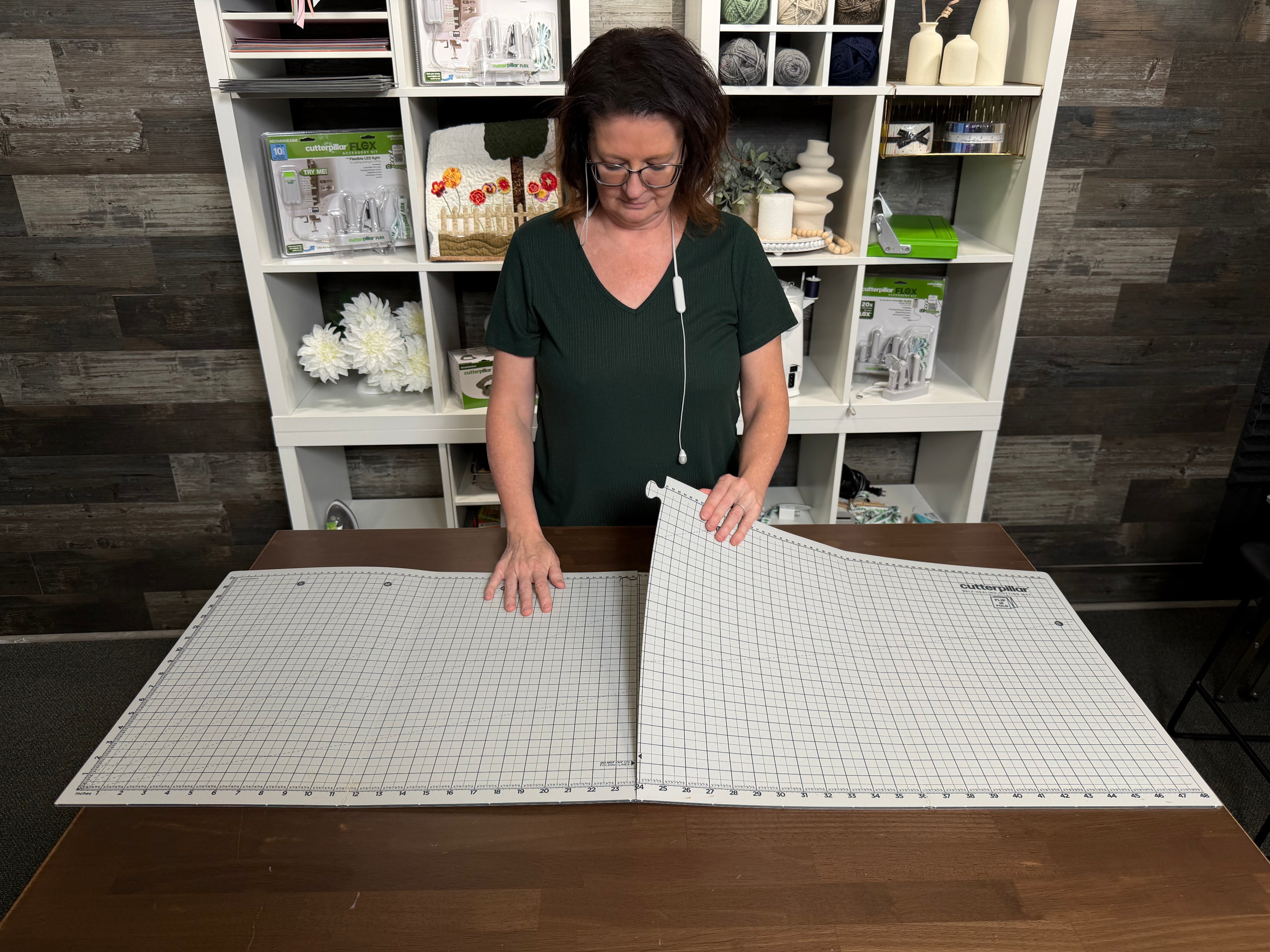 CUTTERPILLAR FLIP AND FOLD 48 SELF-HEALING CUTTING MAT