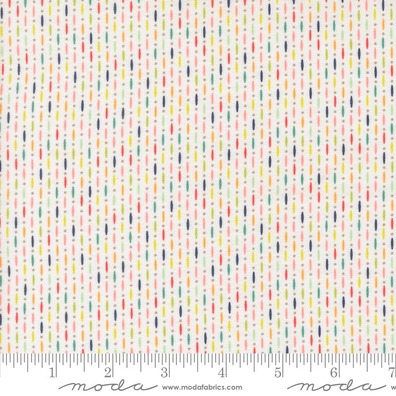 Moda Raspberry Summer quilting cotton in Cloud