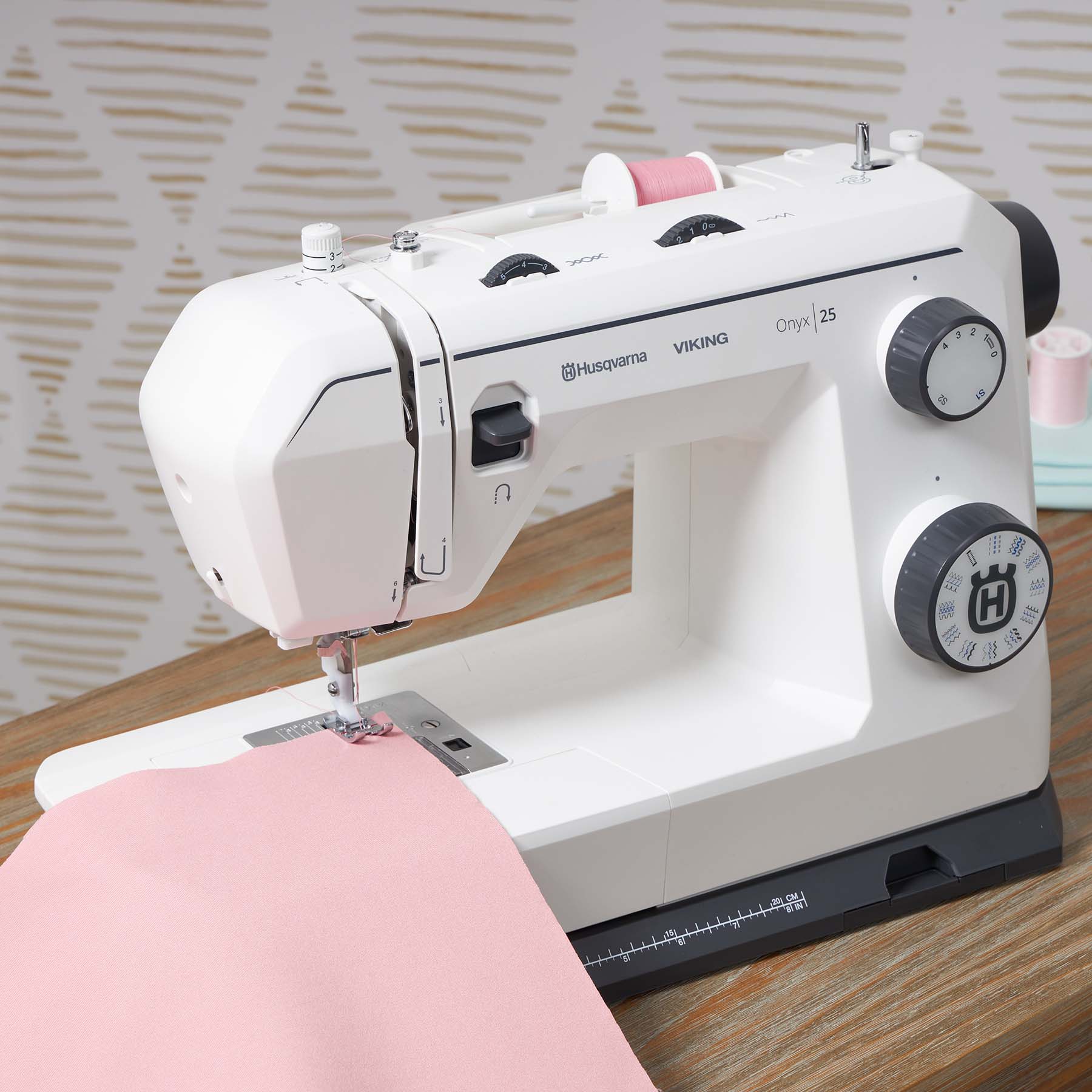HUSQVARNA® VIKING® ONYX™ 25 Sewing Machine