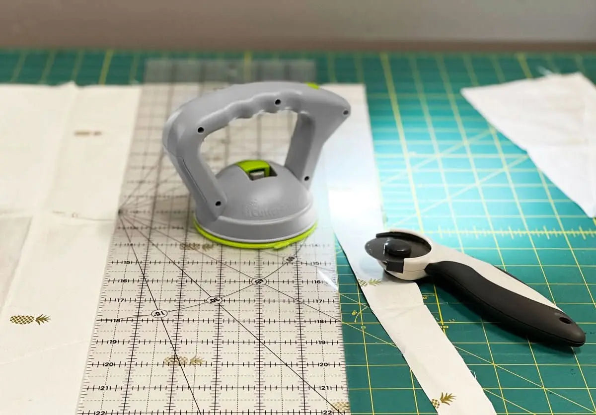 CUTTERPILLAR CLAMP LIGHT FOR QUILTING RULERS CutterPillar