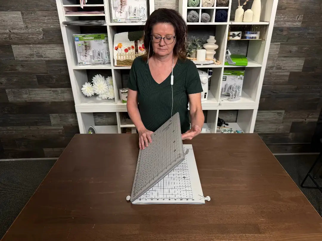 CUTTERPILLAR FLIP AND FOLD 48 SELF-HEALING CUTTING MAT CutterPillar