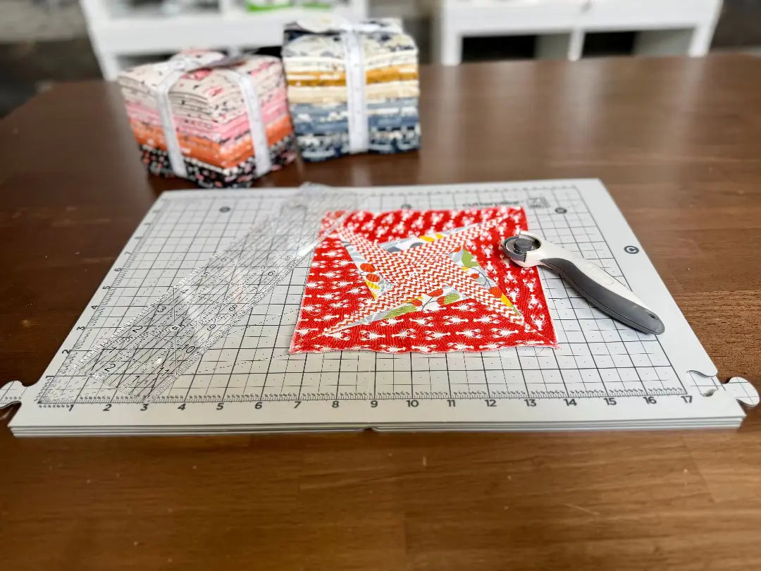 FLIP & FOLD 36 SELF-HEALING CUTTING MAT CutterPillar