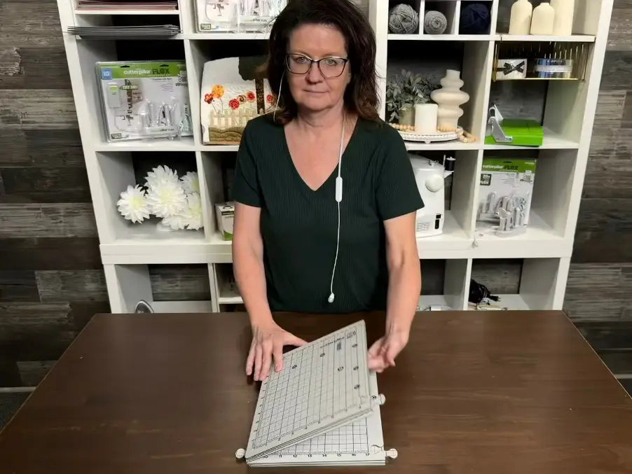 FLIP & FOLD 36 SELF-HEALING CUTTING MAT CutterPillar