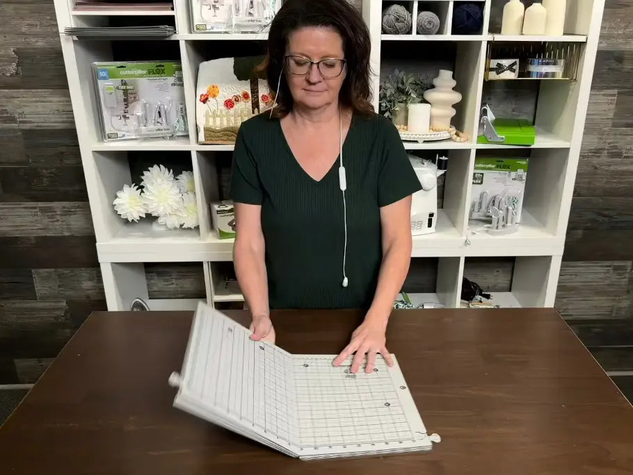 FLIP & FOLD 36 SELF-HEALING CUTTING MAT CutterPillar