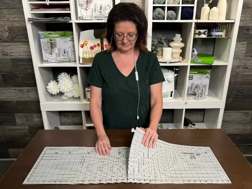 FLIP & FOLD 36 SELF-HEALING CUTTING MAT CutterPillar