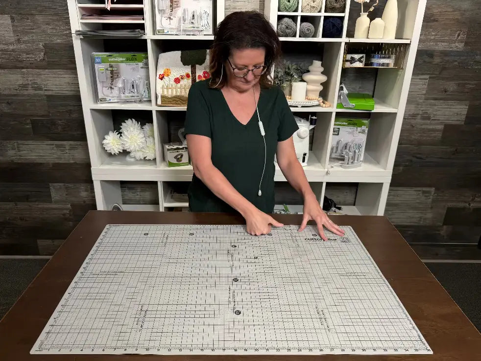 FLIP & FOLD 36 SELF-HEALING CUTTING MAT CutterPillar