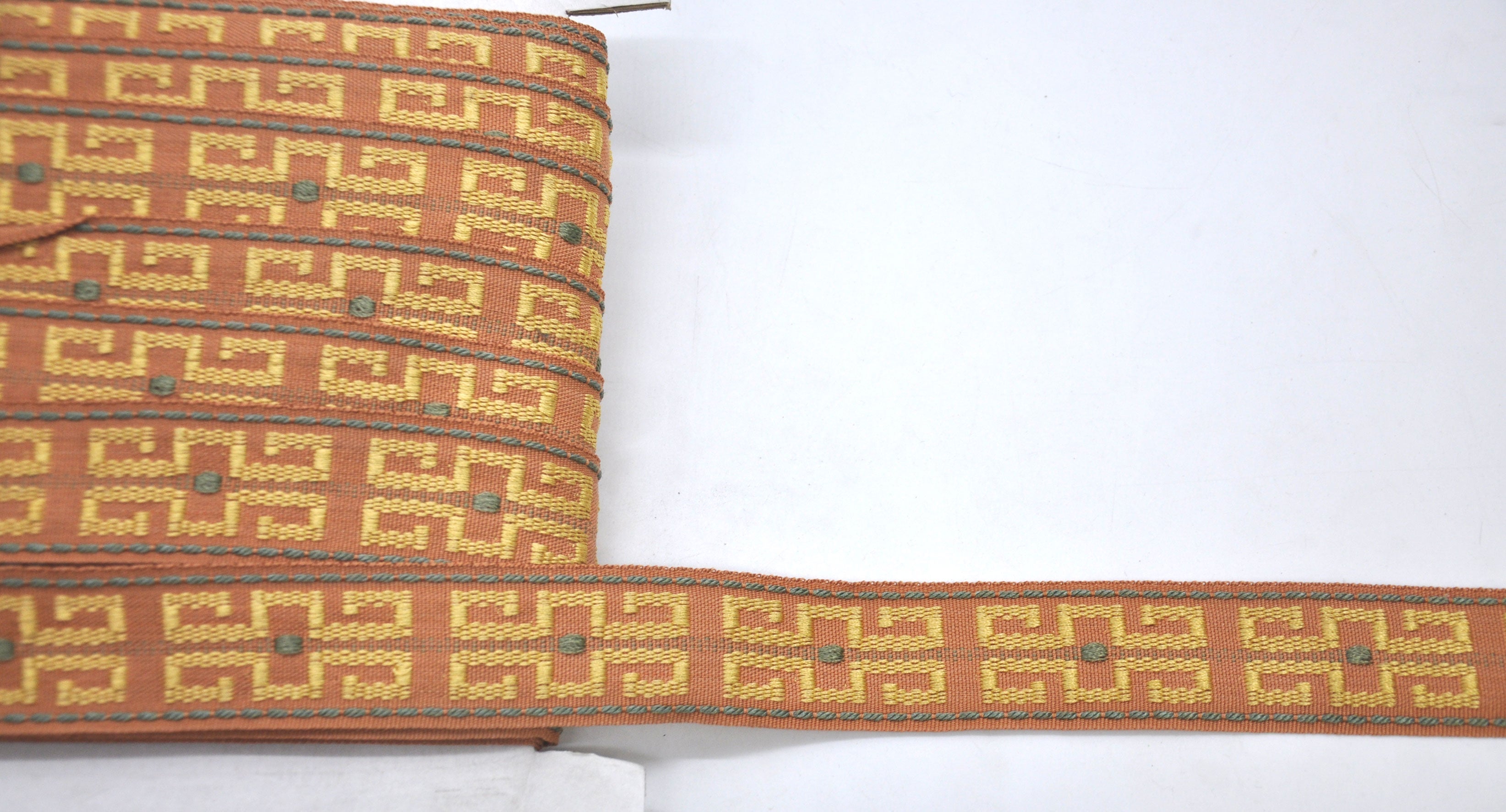 Godiva Collection - 1 1/2" width KEY PATTERN BRAID (25 Yard Roll) - BR-7096-18/16 Sable and Rust