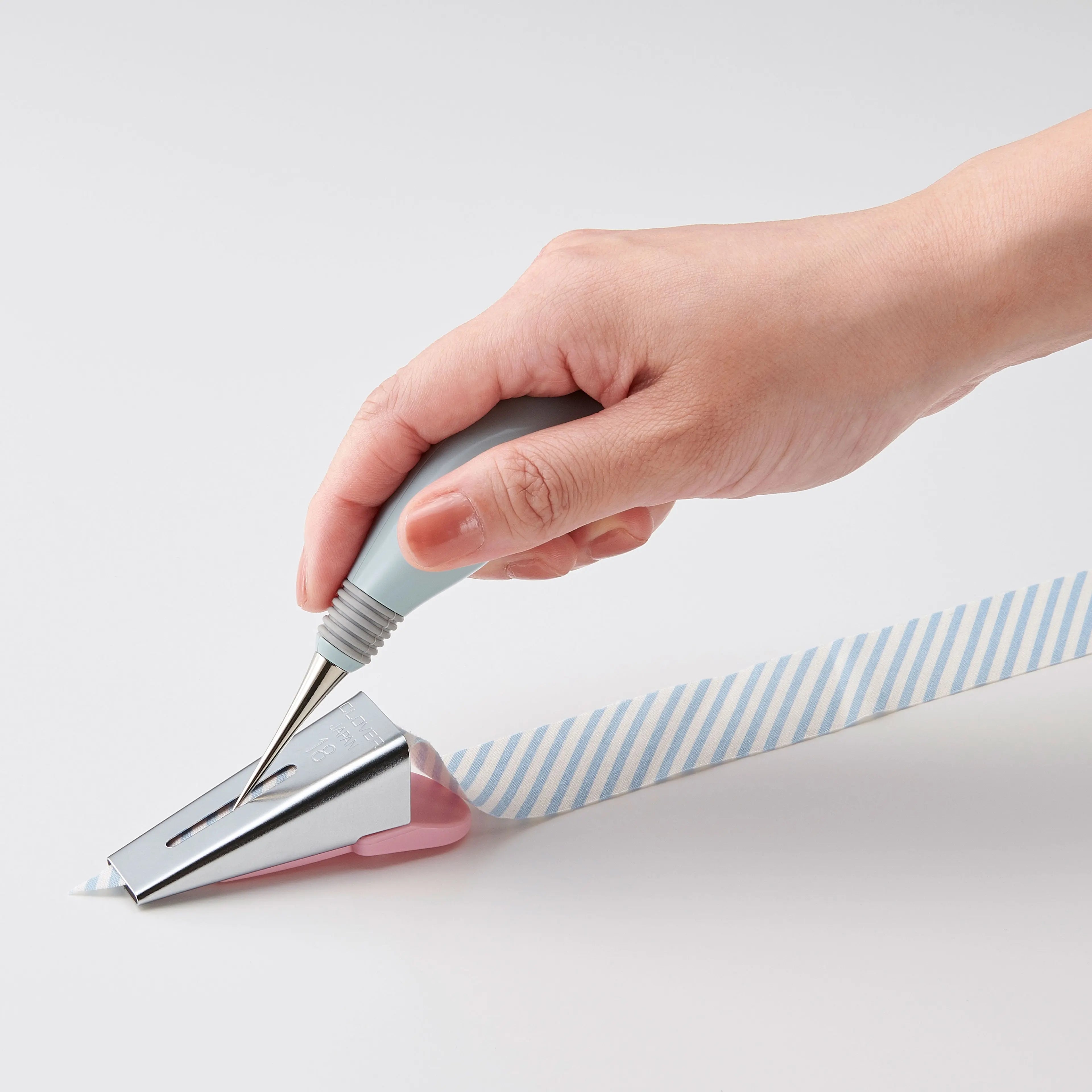 Grip Fit Tapered Tailor's Awl Clover Needlecraft, Inc.