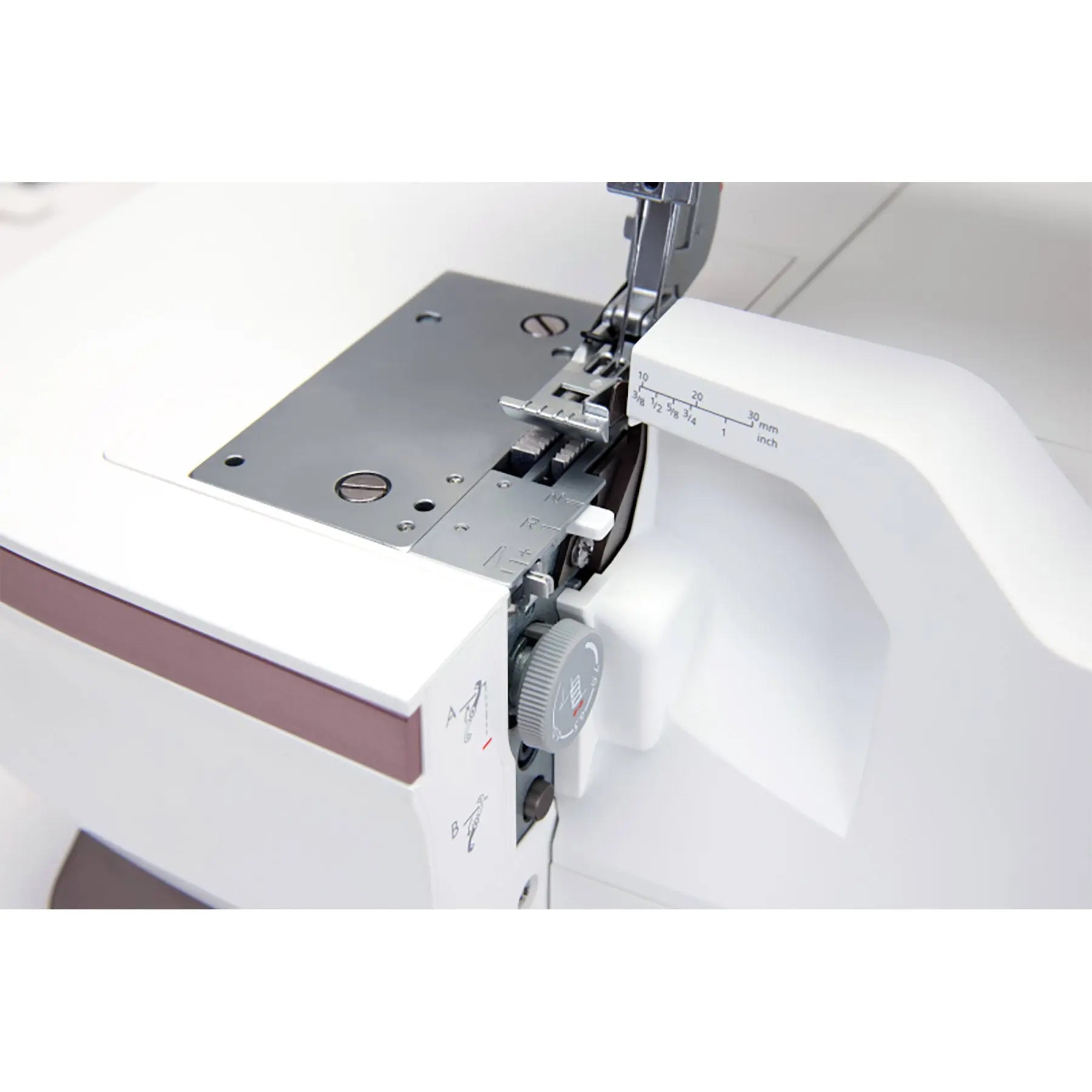 HUSQVARNA® VIKING® AMBER™ Air S | 500 Coverlock Machine Singer