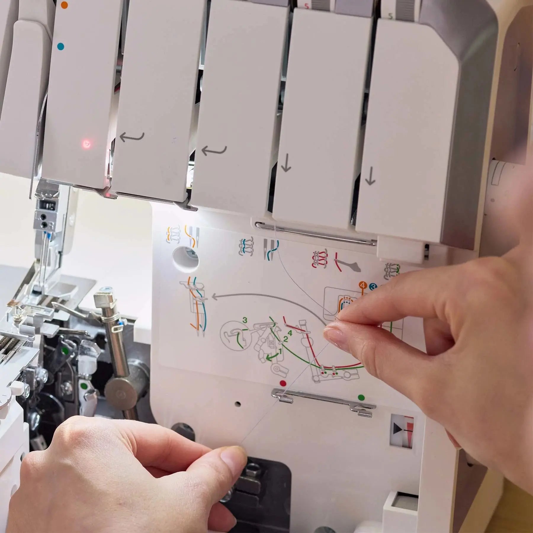 HUSQVARNA® VIKING® AMBER™ S | 300 Overlock Machine Singer